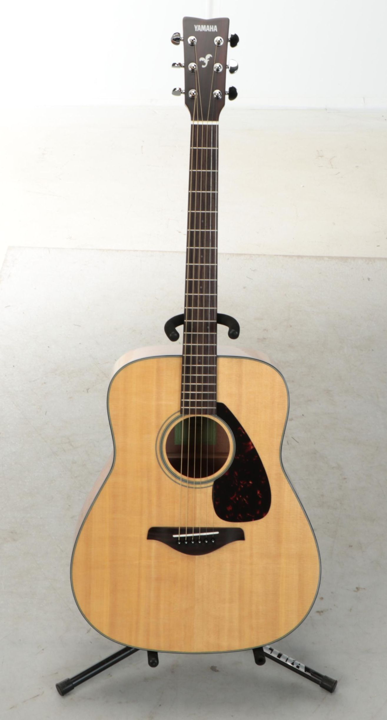 Yahama "FG800" Acoustic Guitar with Travel Case