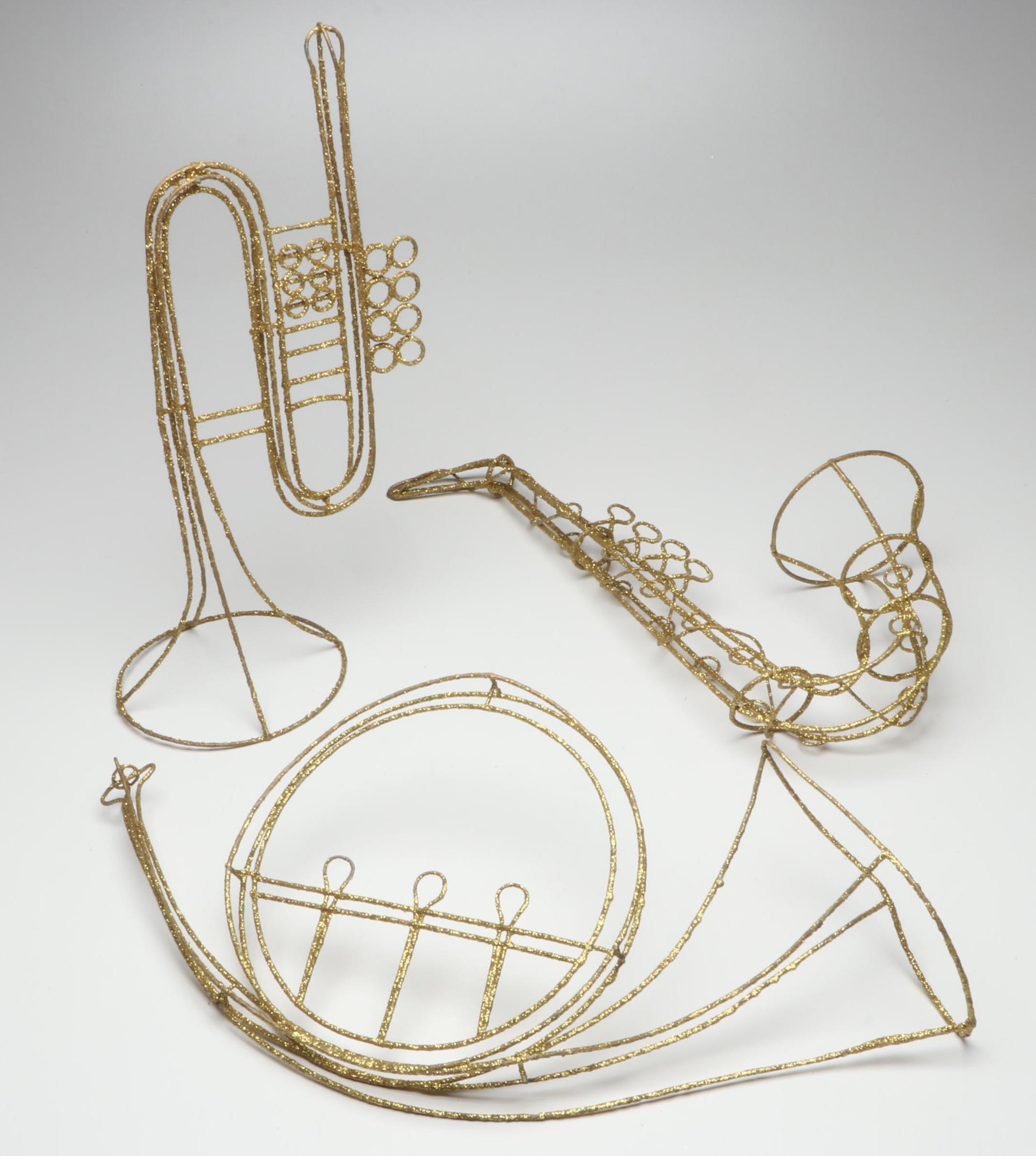 Fontanini, DiGiovanni and Other Christmas Figurines with More Holiday Décor