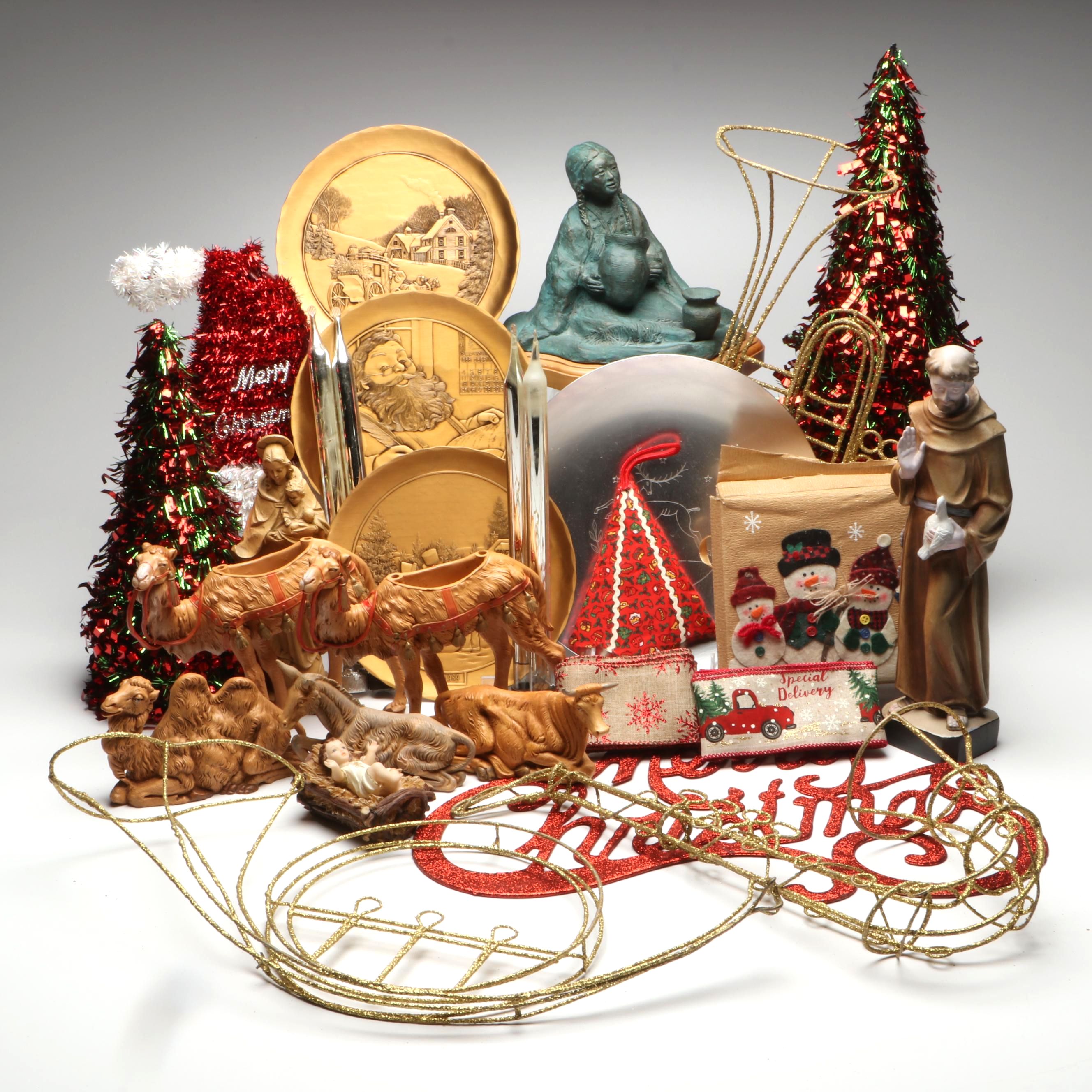 Fontanini, DiGiovanni and Other Christmas Figurines with More Holiday Décor