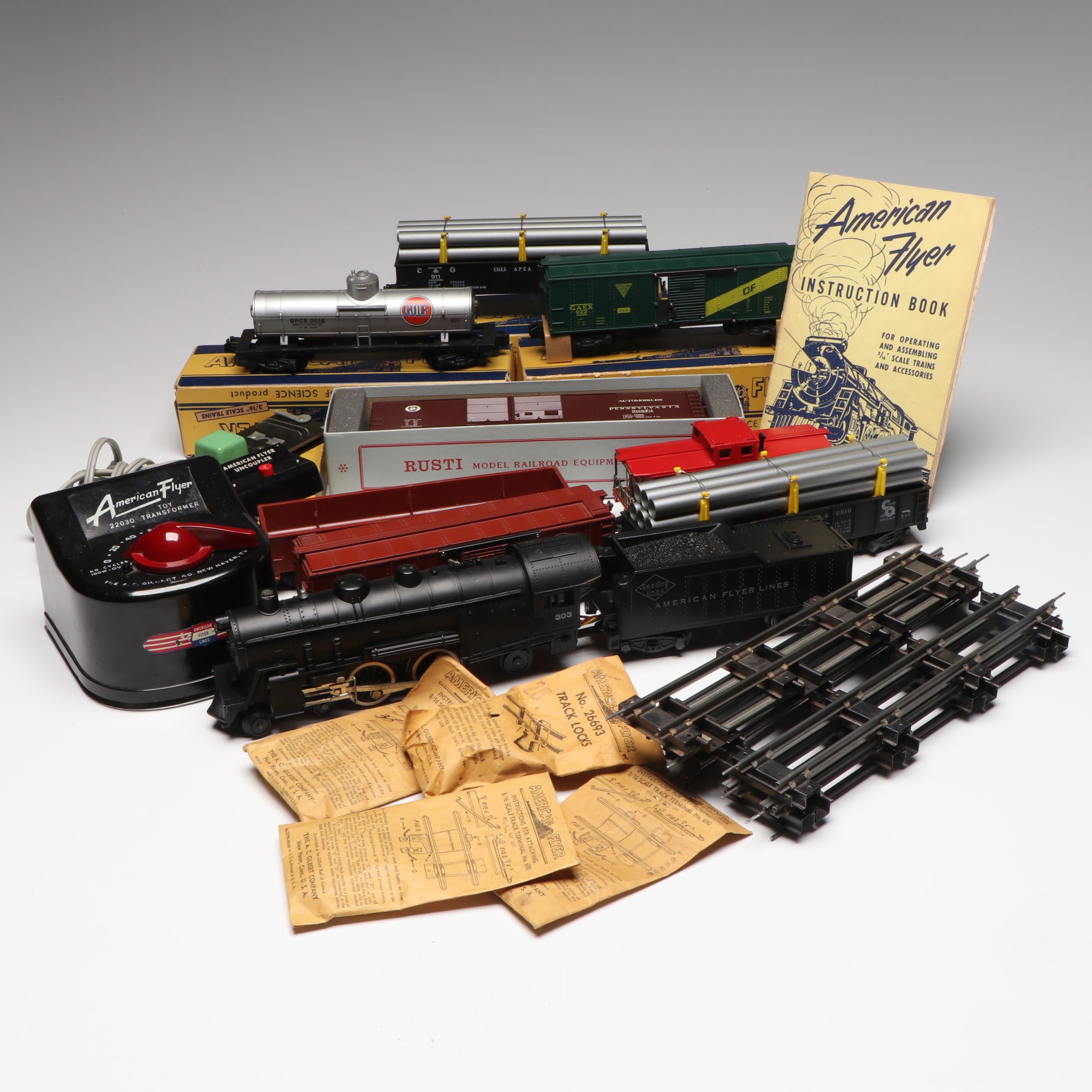 American Flyer "Reading Lines" Steam Locomotive with Train Cars and Accessories