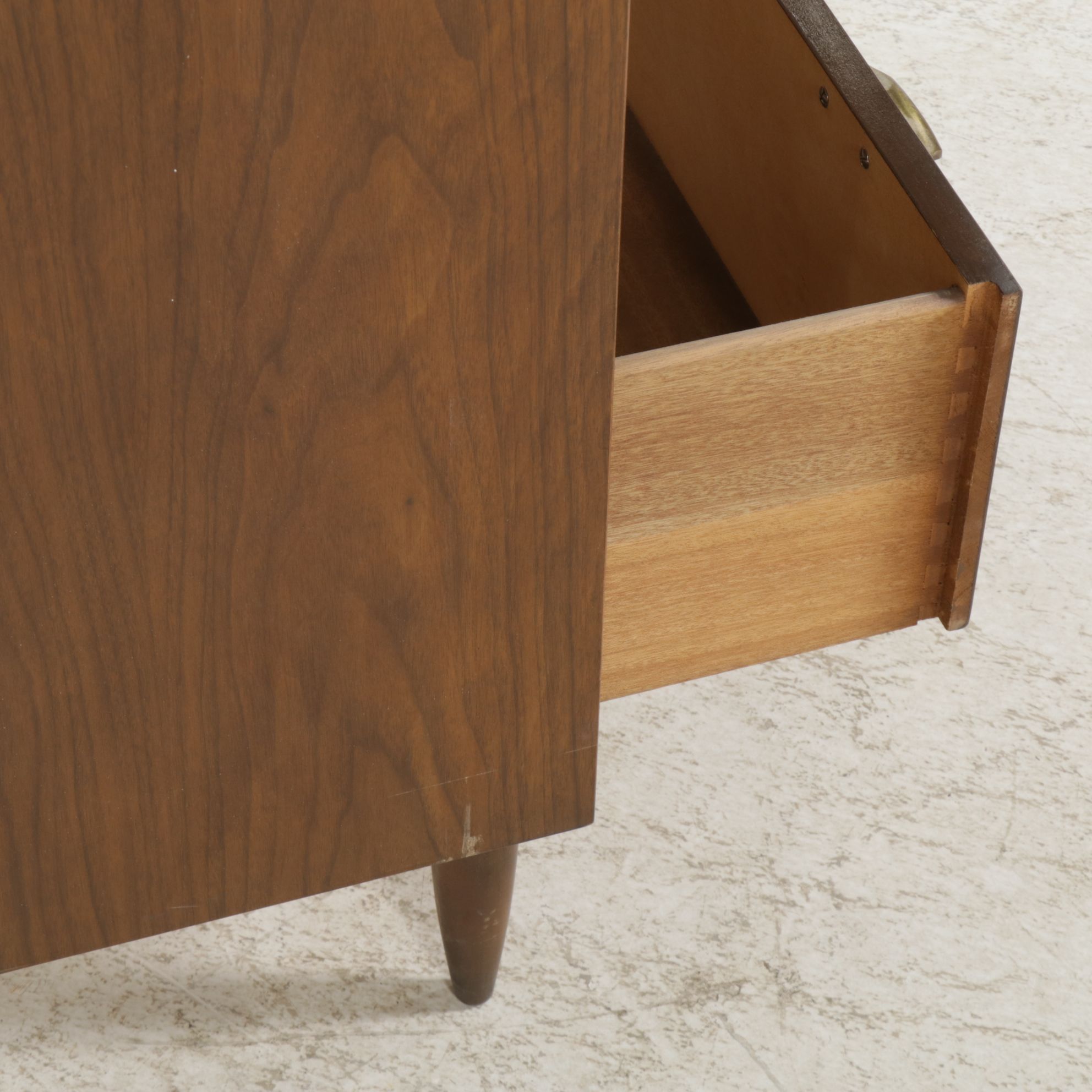 Mid Century Modern Walnut Chest of Drawers, Late 20th Century