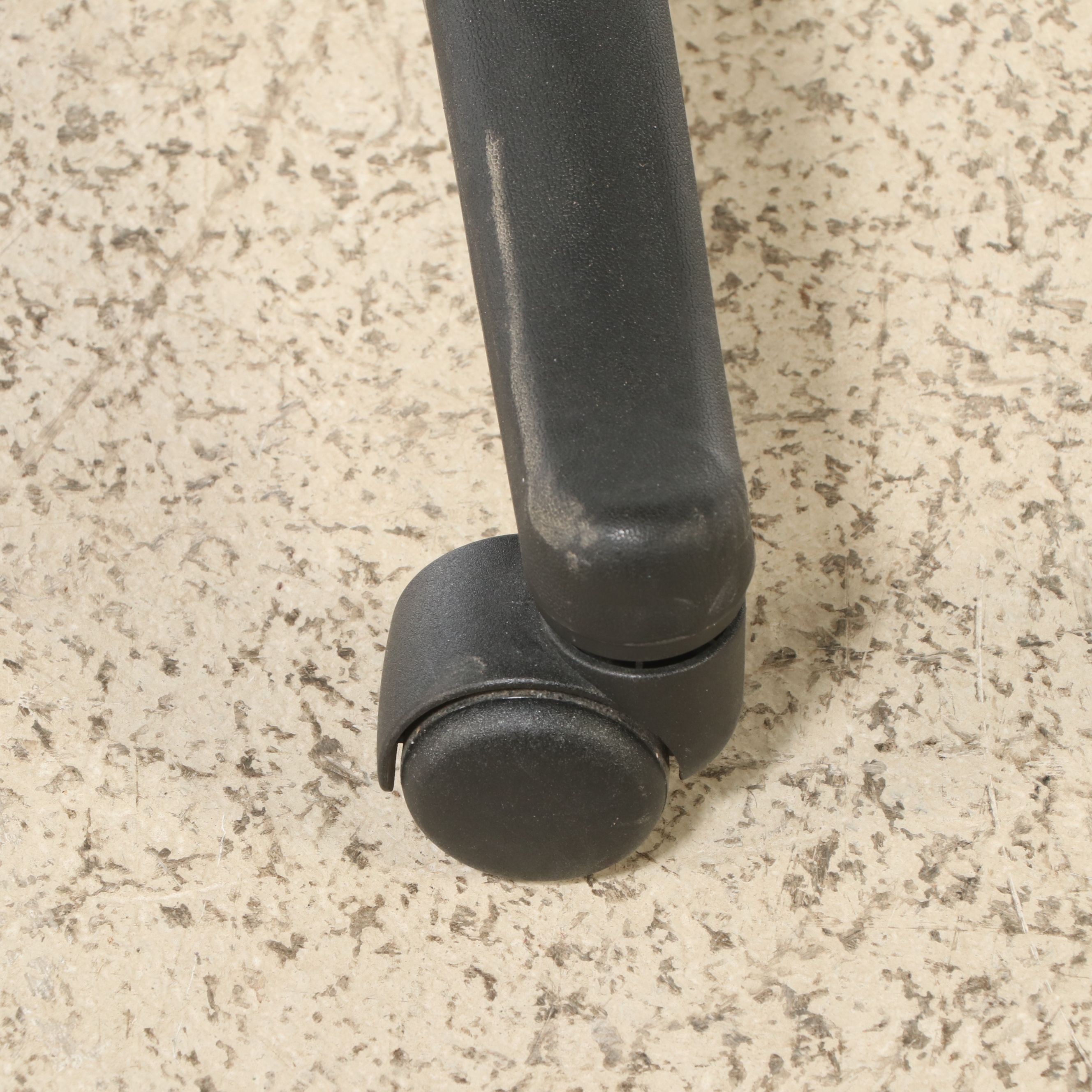 Contemporary Faux Leather Adjustable Desk Chair