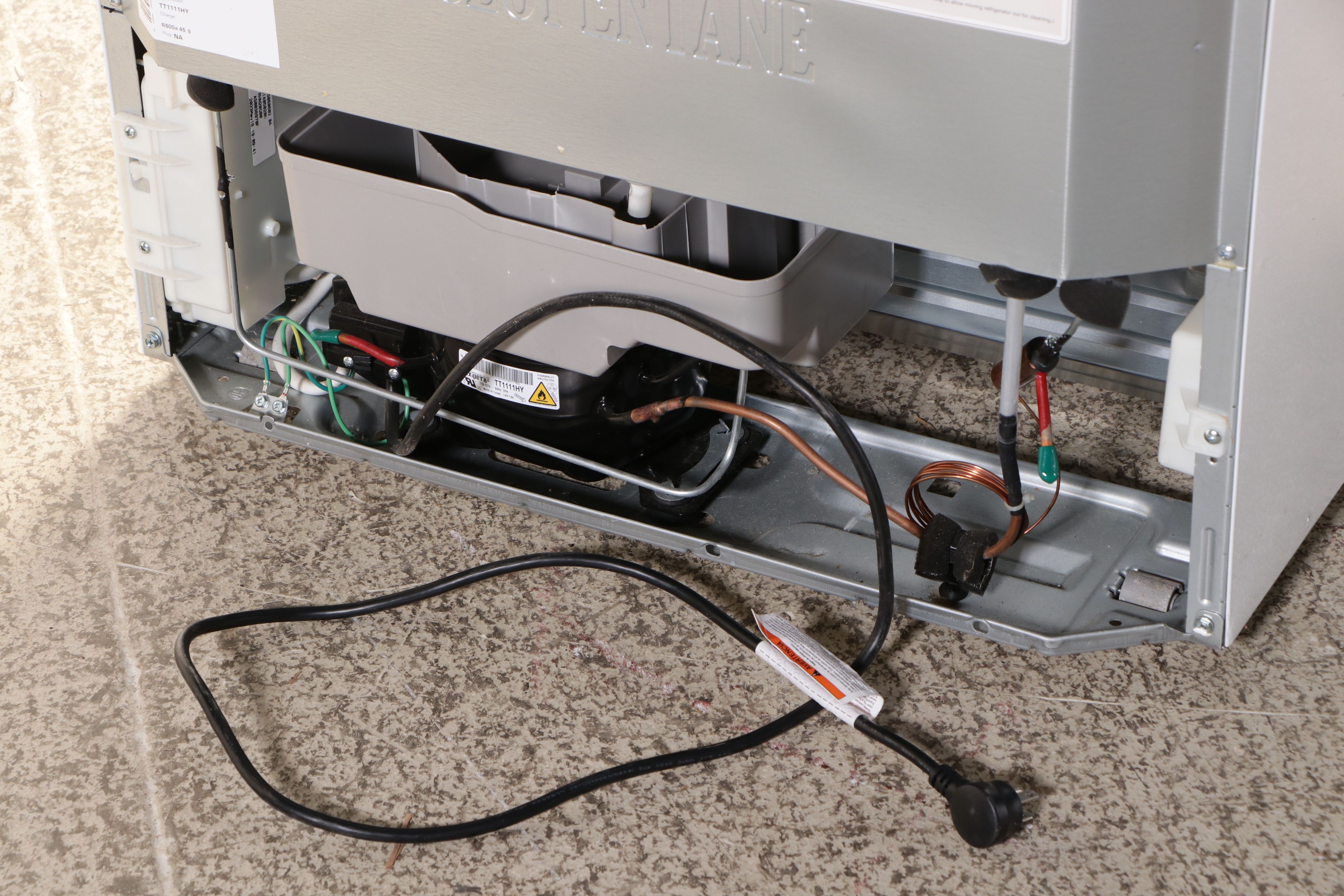 Frigidaire 14 Cu.Ft. White Freezer Top Refrigerator