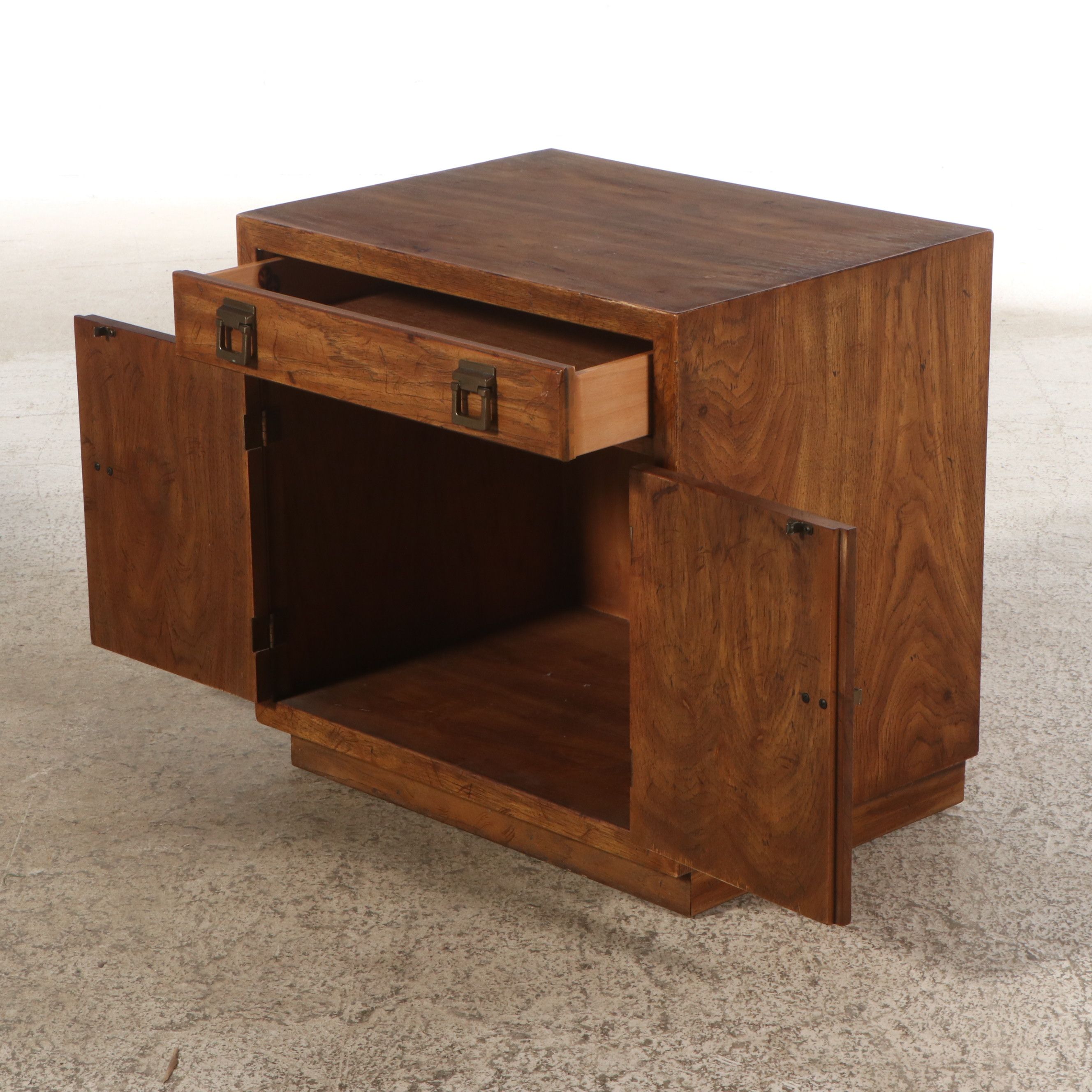 Pair of Drexel Heritage "Woodbriar" Pecan Nightstands, Late 20th Century