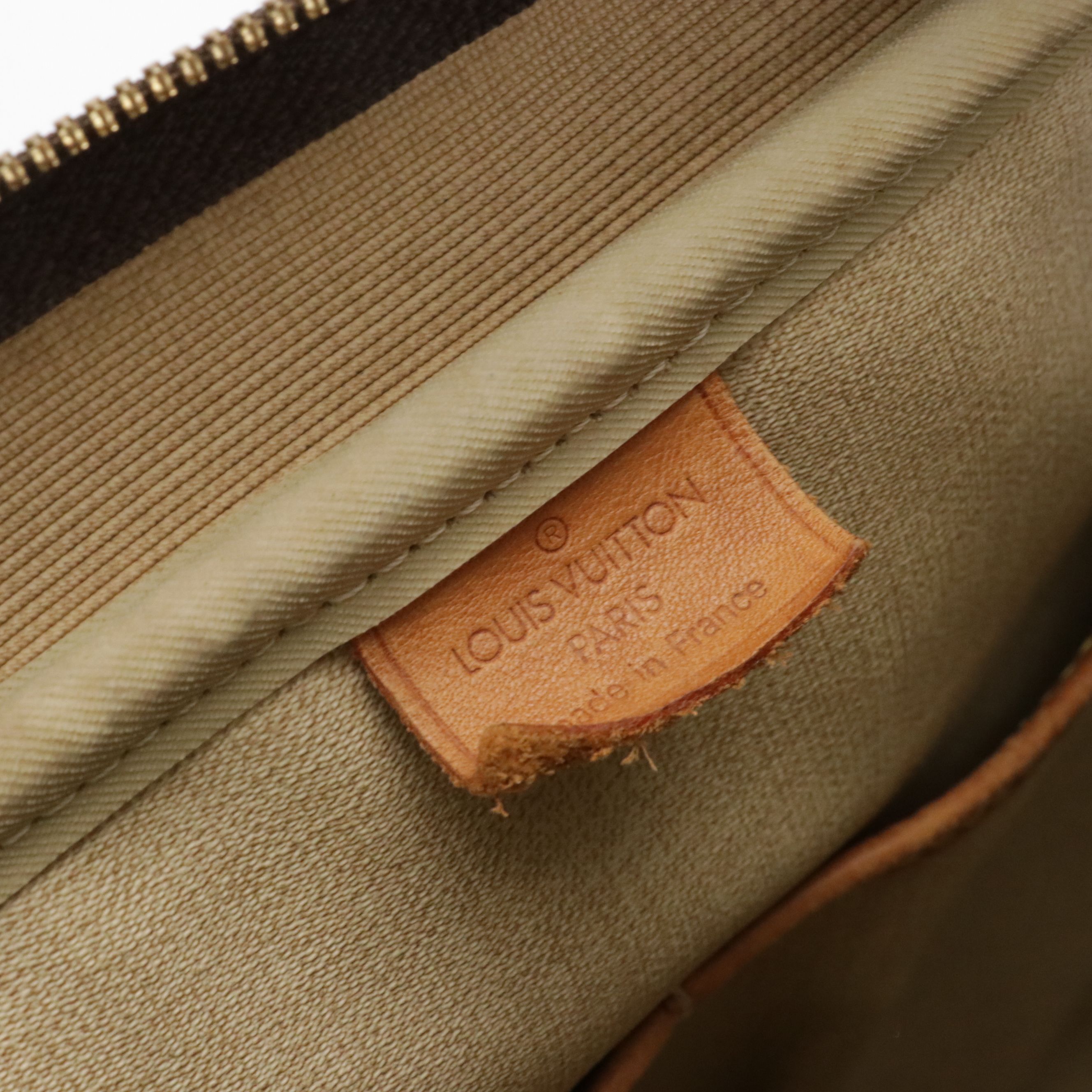 Louis Vuitton Deauville Handbag in Monogram Canvas and Vachetta Leather