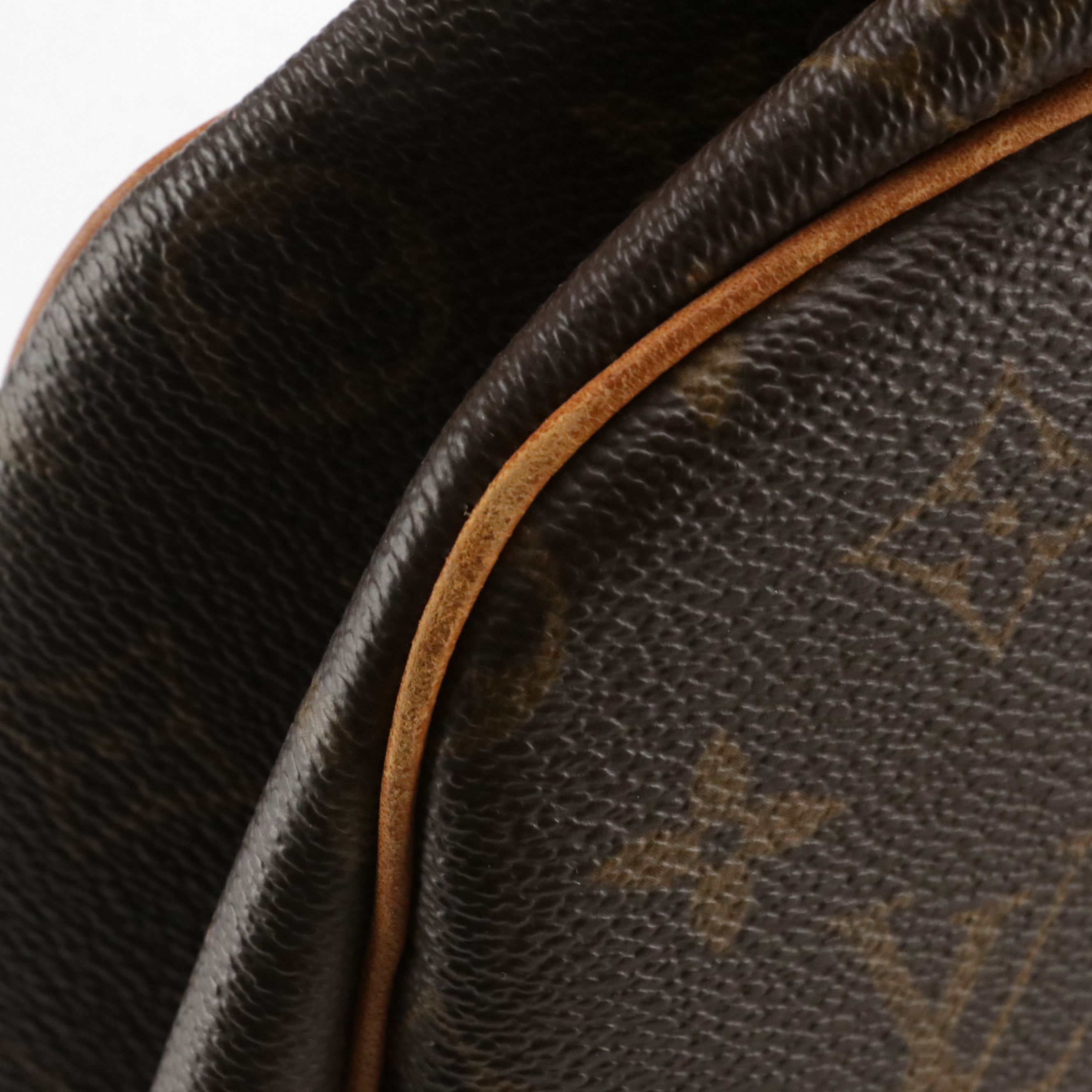 Louis Vuitton Deauville Handbag in Monogram Canvas and Vachetta Leather