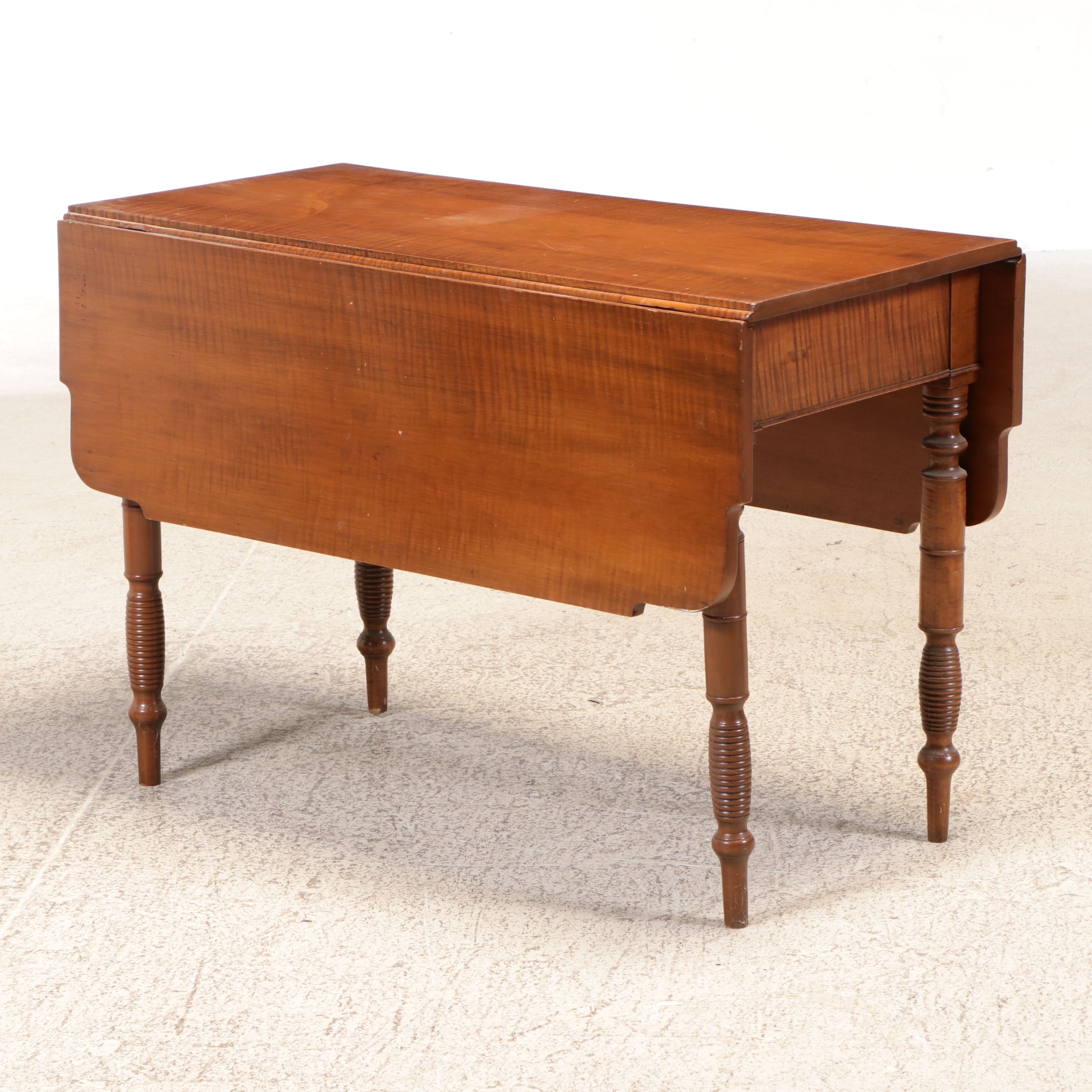 Country Sheraton Style Maple Butterfly Drop Leaf Table, 19th Century