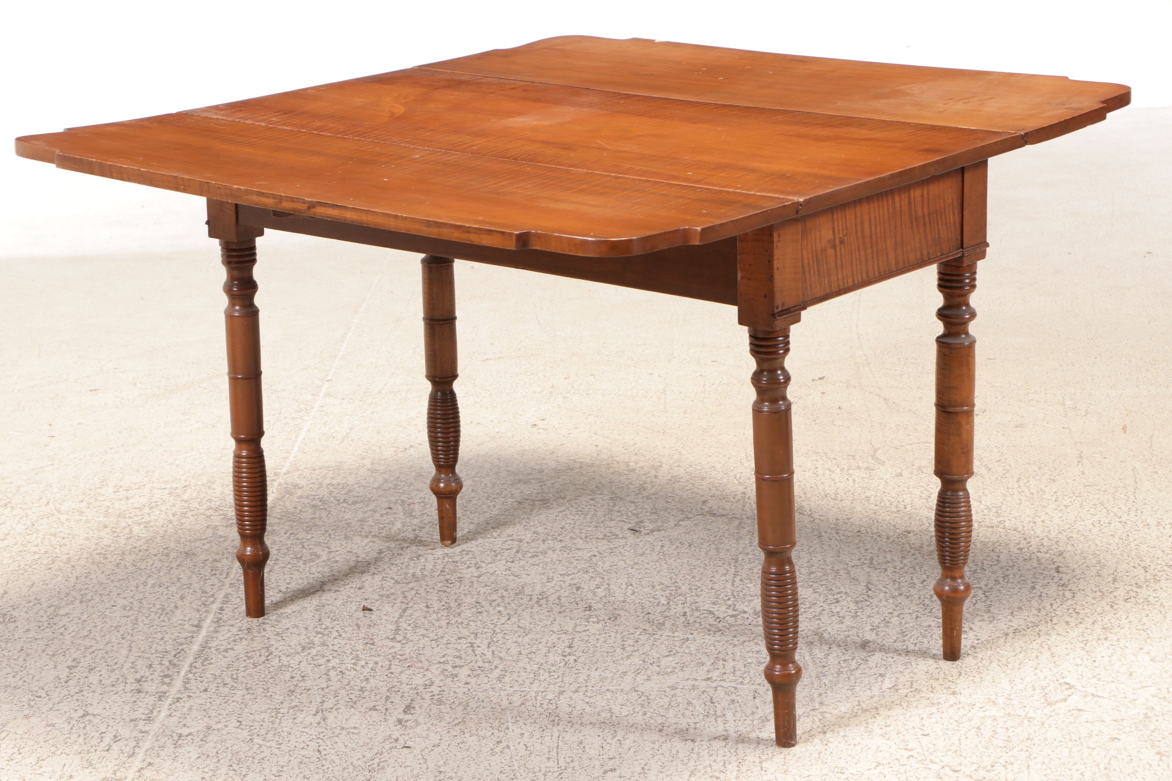 Country Sheraton Style Maple Butterfly Drop Leaf Table, 19th Century