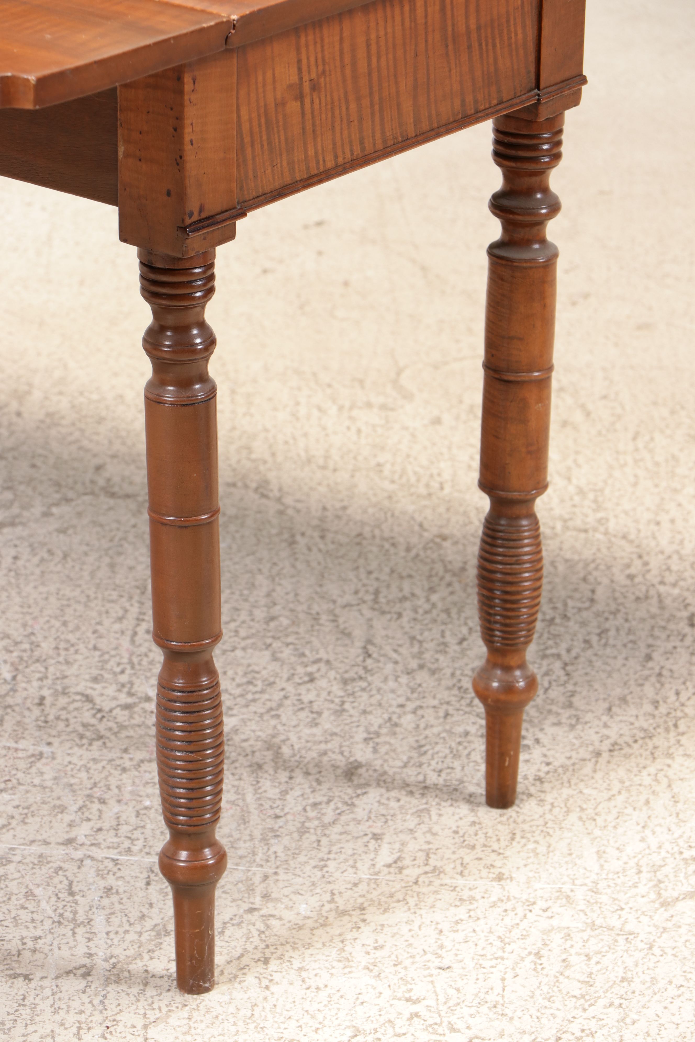 Country Sheraton Style Maple Butterfly Drop Leaf Table, 19th Century