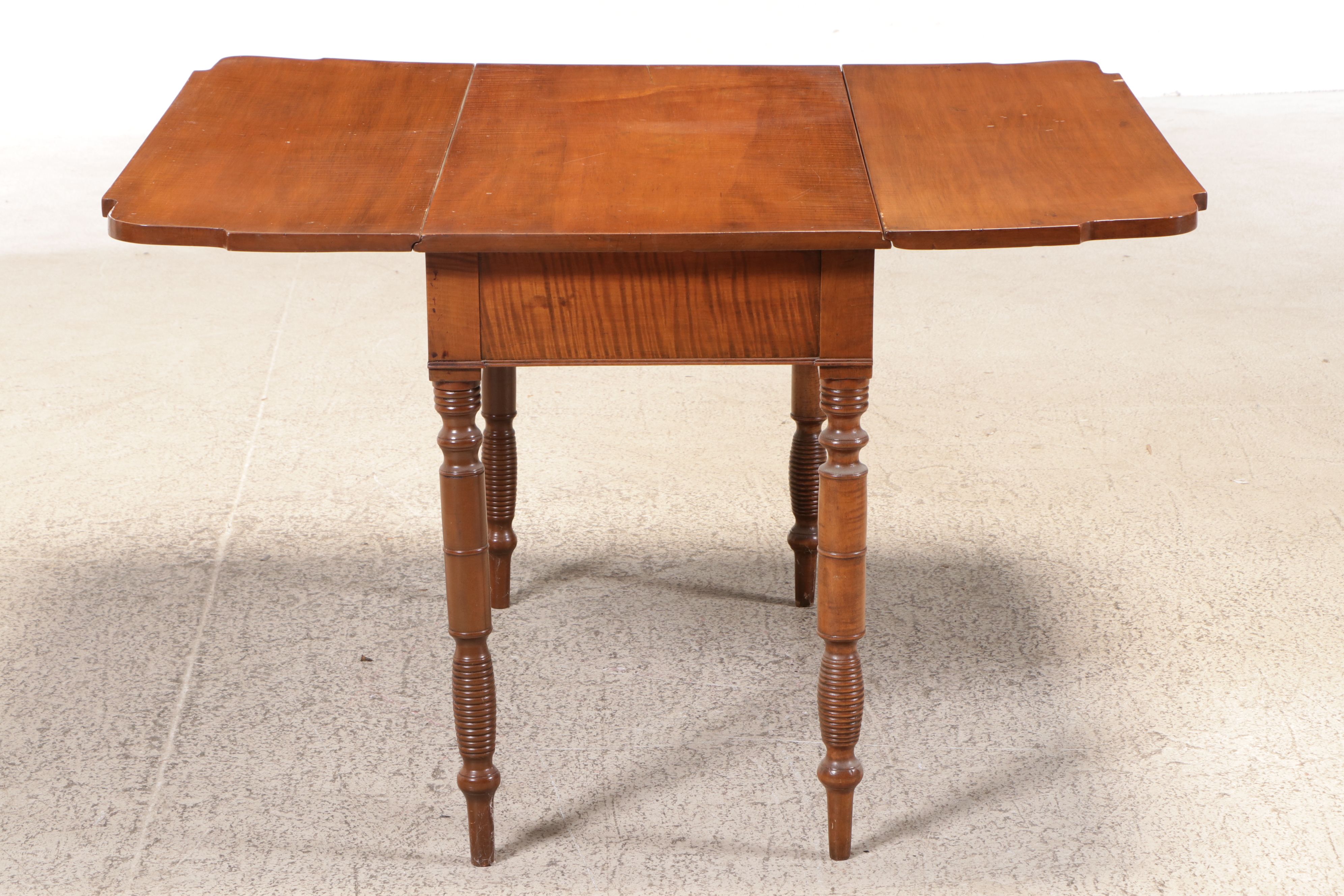 Country Sheraton Style Maple Butterfly Drop Leaf Table, 19th Century