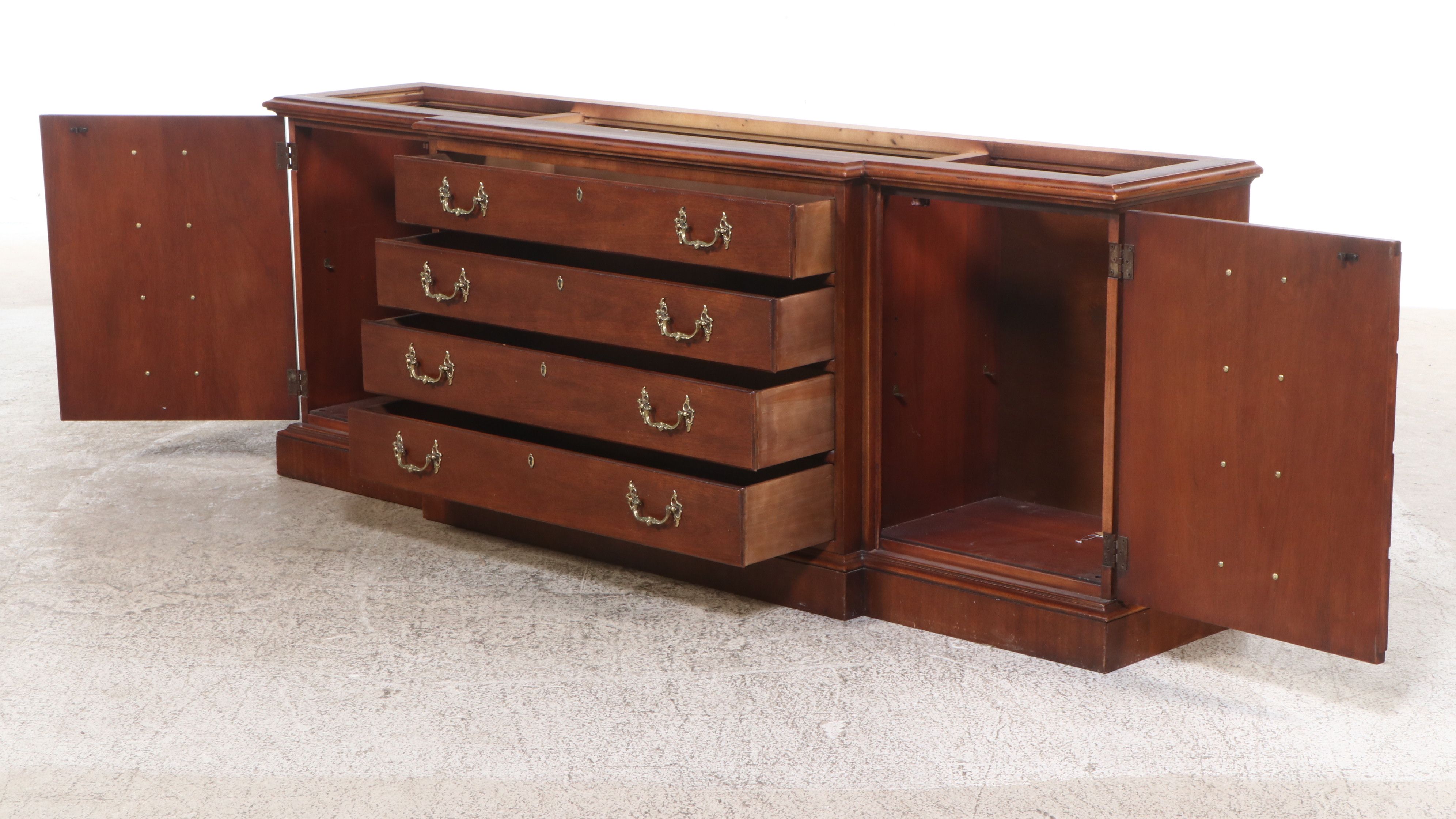 Henredon "Rittenhouse Square" Mahogany Breakfront China Cabinet