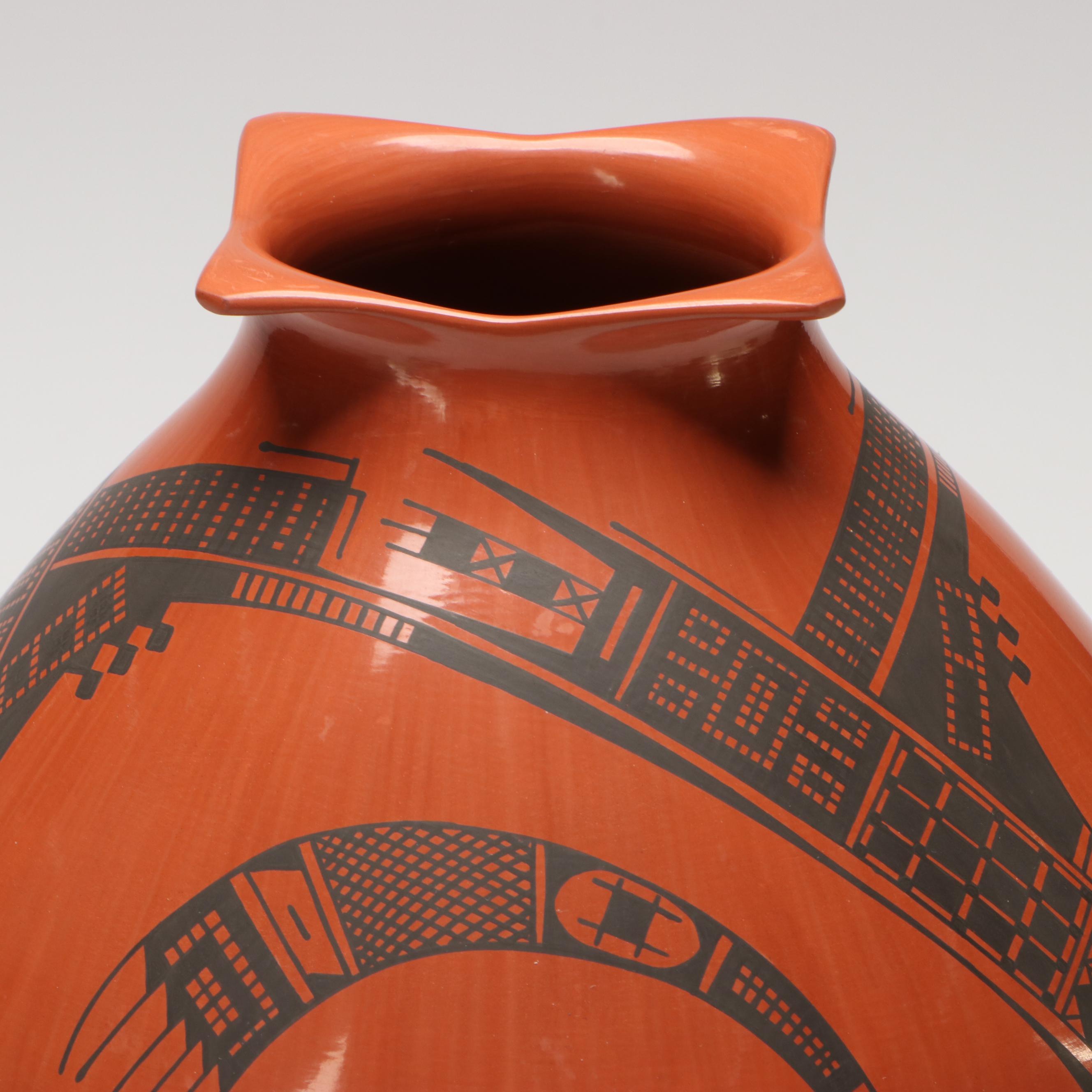 Saul Silveira Mexican Mata Ortiz Style Ceramic Pot