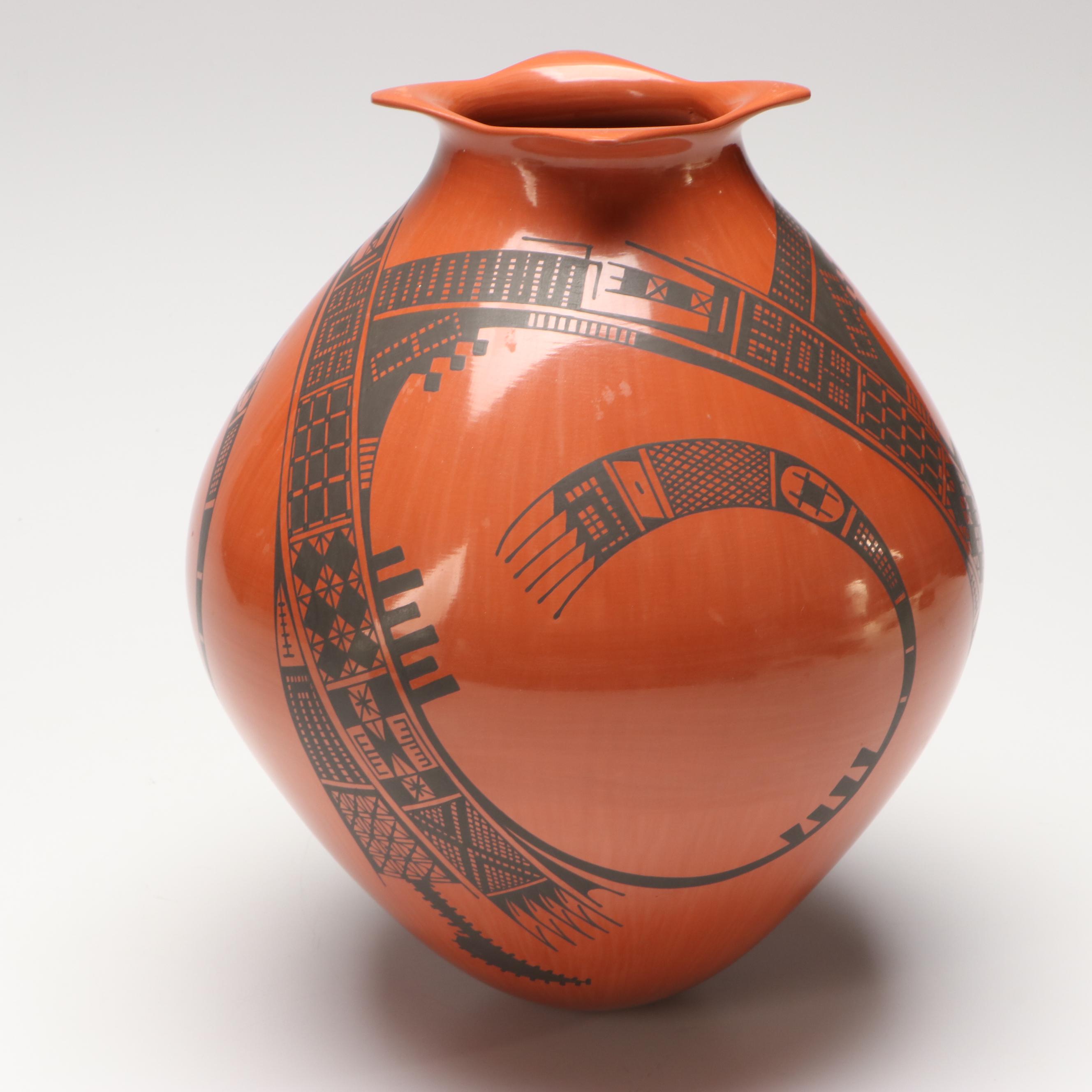 Saul Silveira Mexican Mata Ortiz Style Ceramic Pot