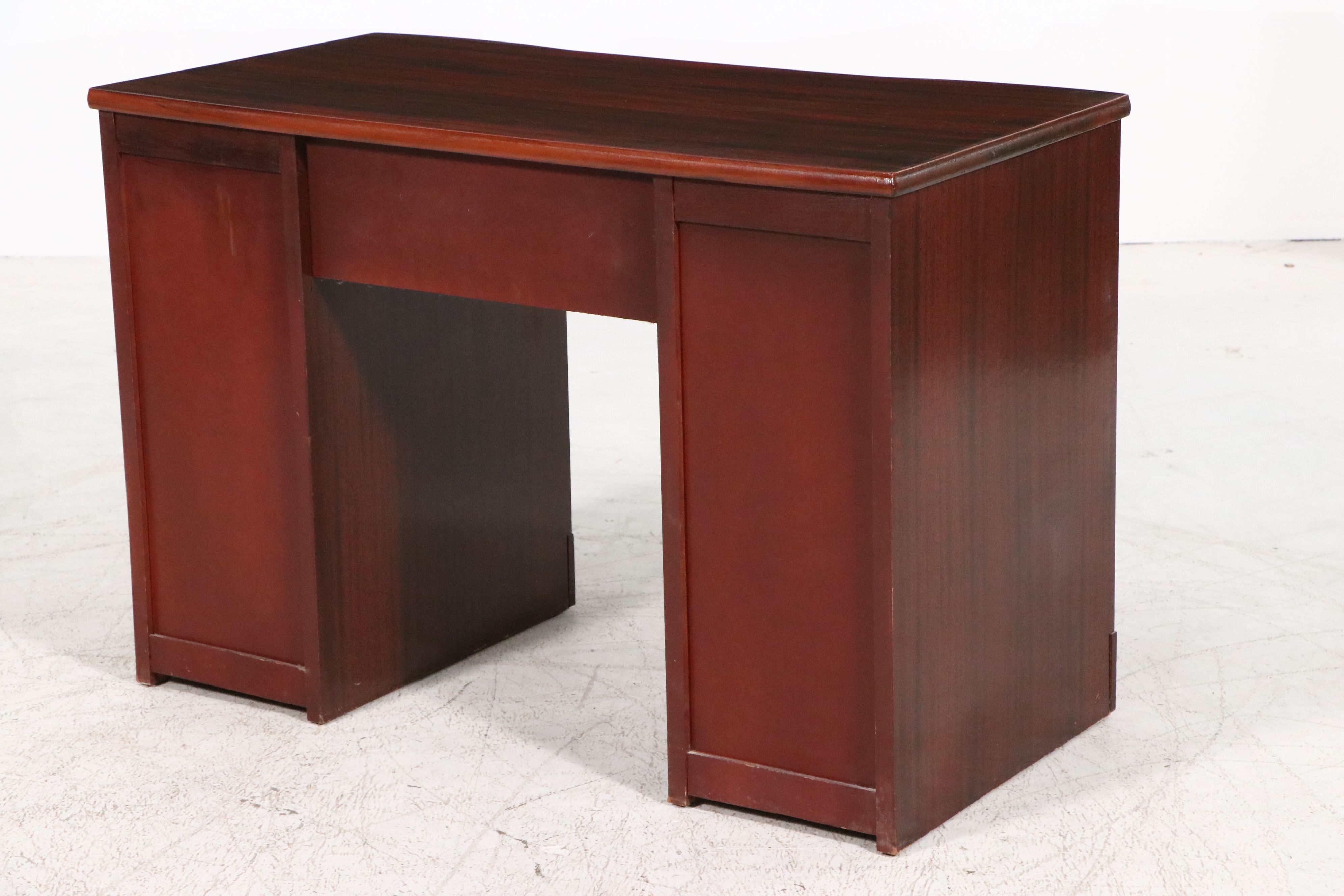 George III Style Mahogany Kneehole Desk, Mid to Late 20th Century