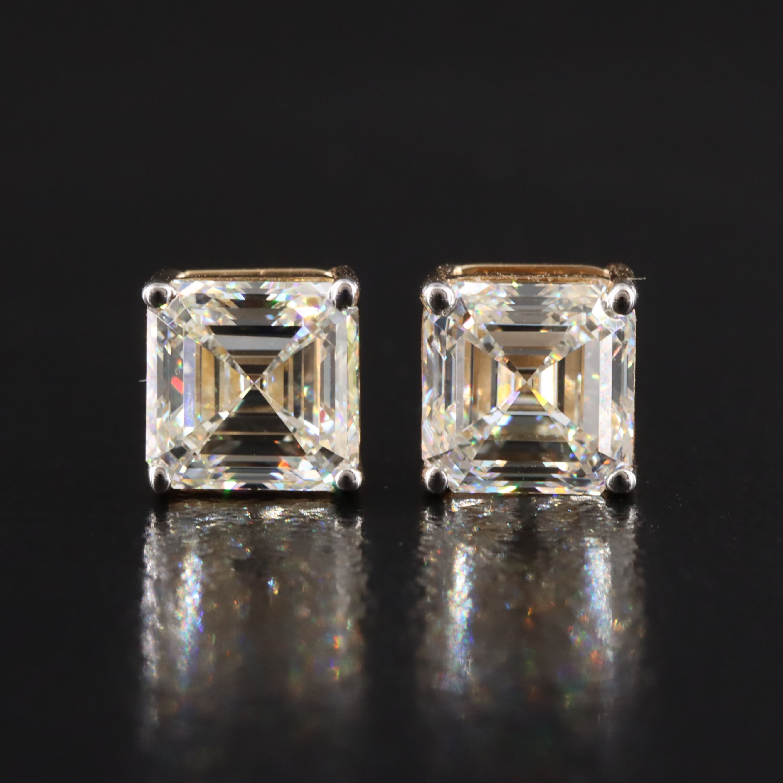18K 2.03 CTW Diamond Stud Earrings with GIA Reports