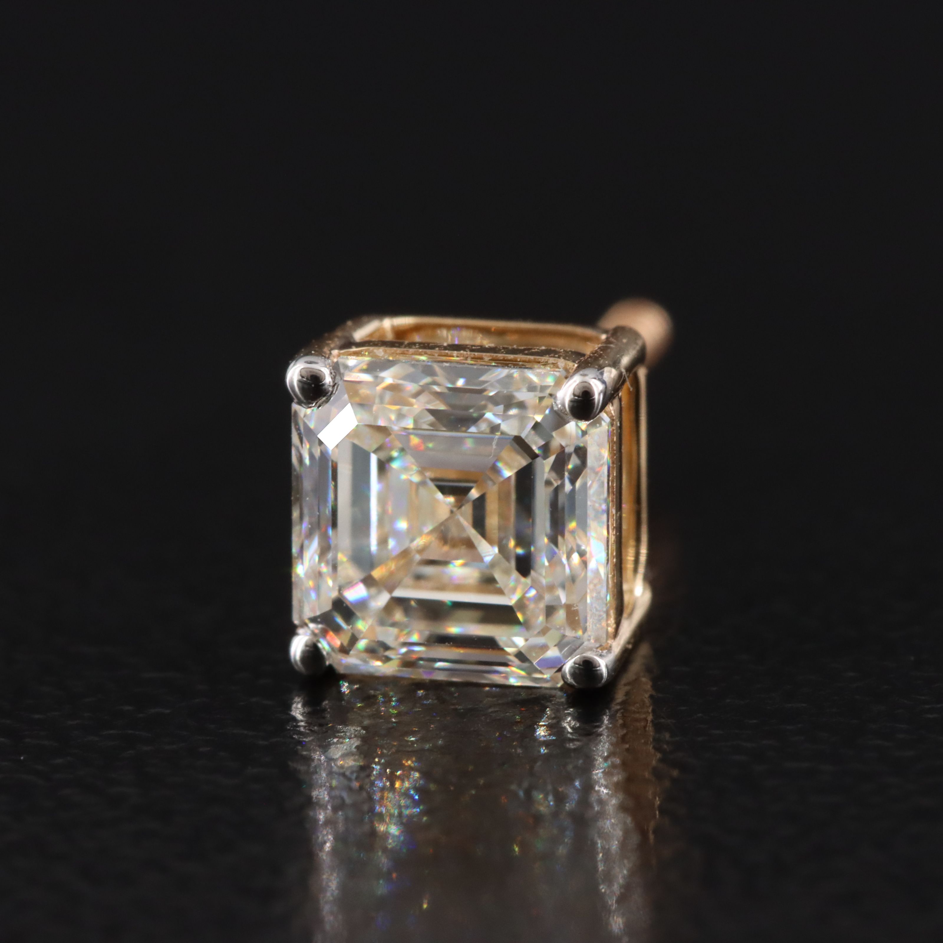 18K 2.03 CTW Diamond Stud Earrings with GIA Reports