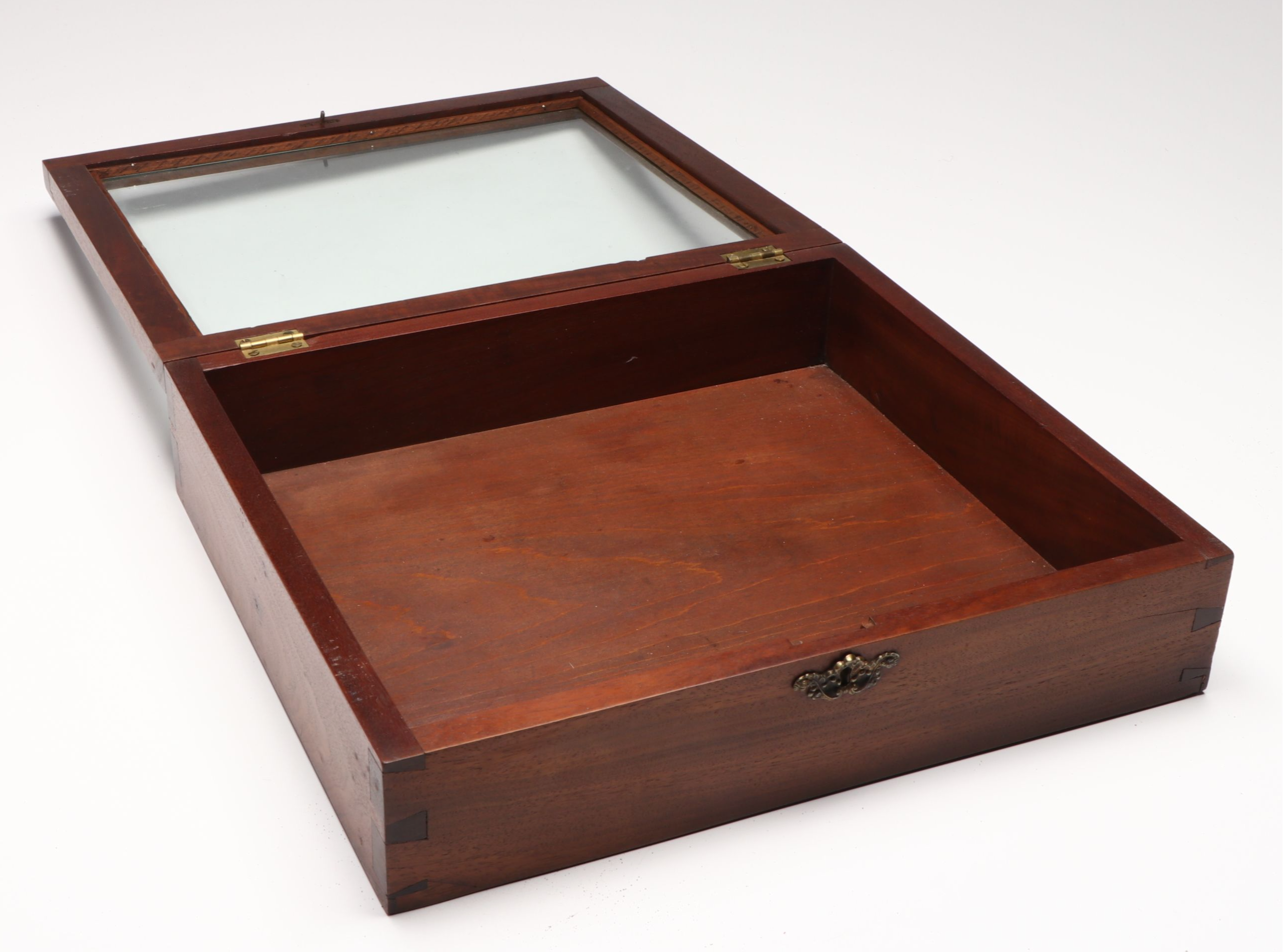 Beaded Wooden Lizard and Snakes, Swedish Beaded Leather Bags, and More Décor