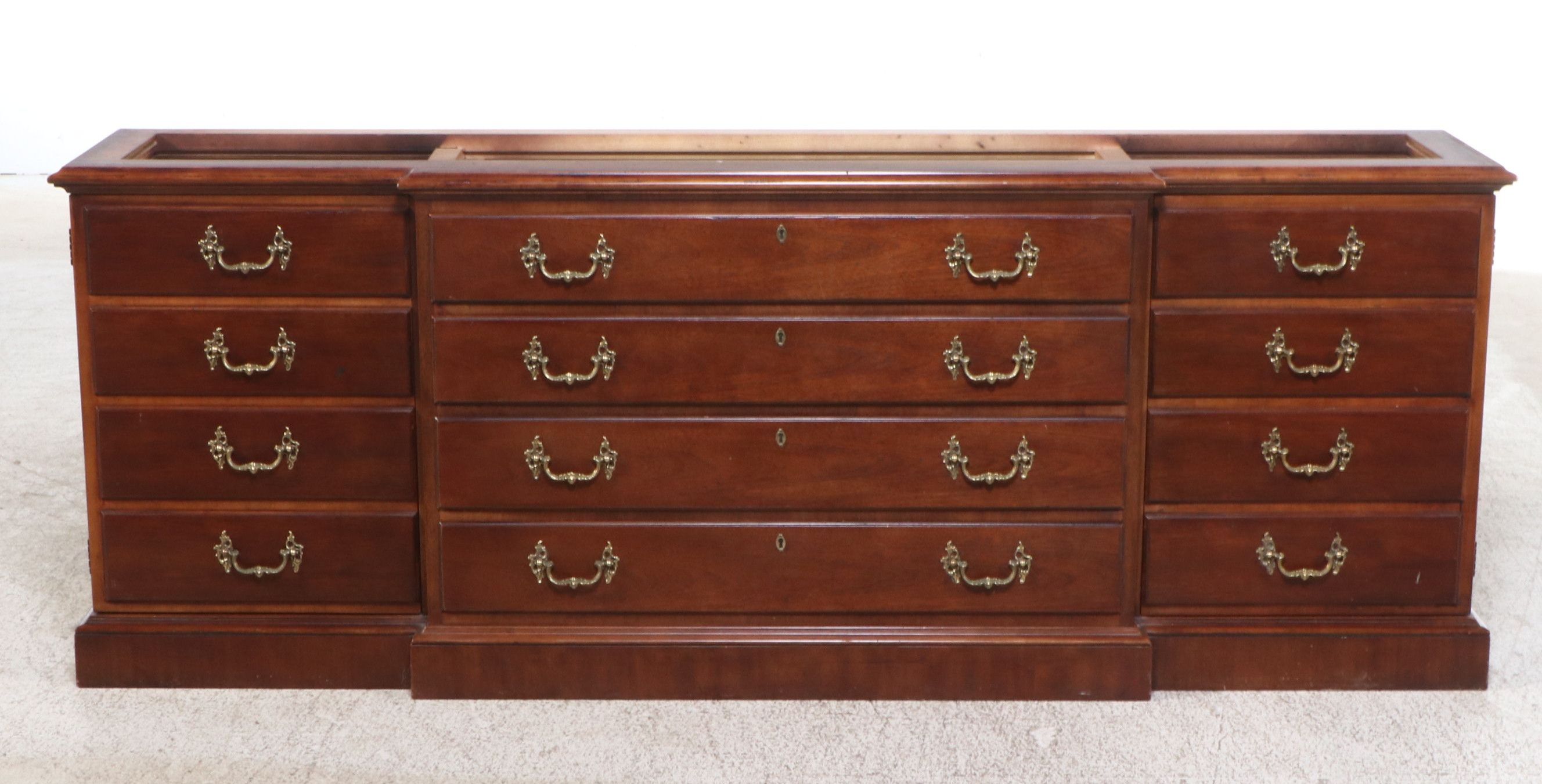 Henredon "Rittenhouse Square" Mahogany Breakfront China Cabinet