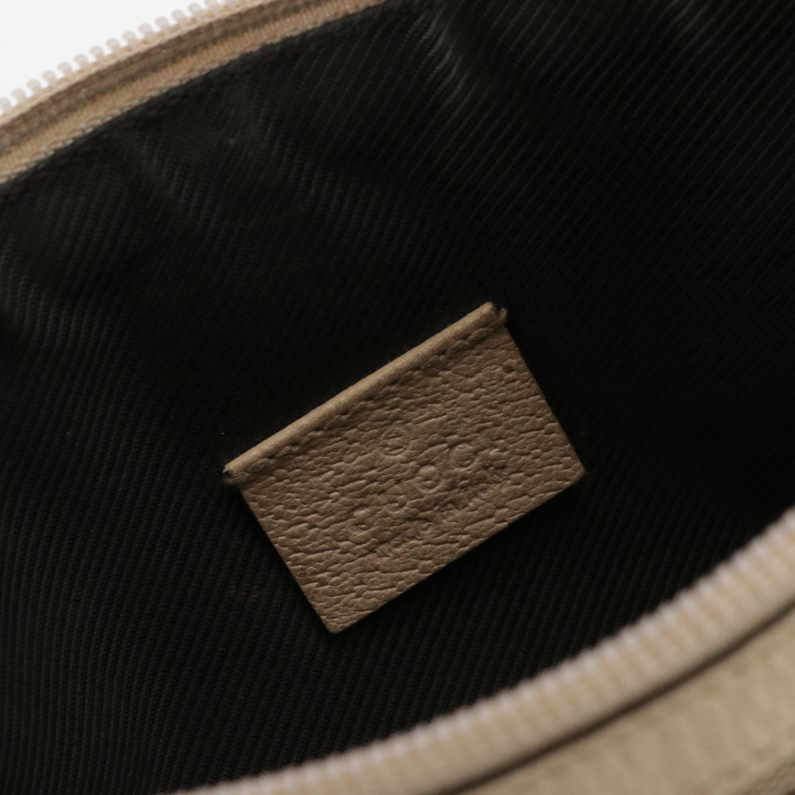 Gucci D-Ring Zip Pochette in GG Canvas and Beige Cinghiale Leather Trim