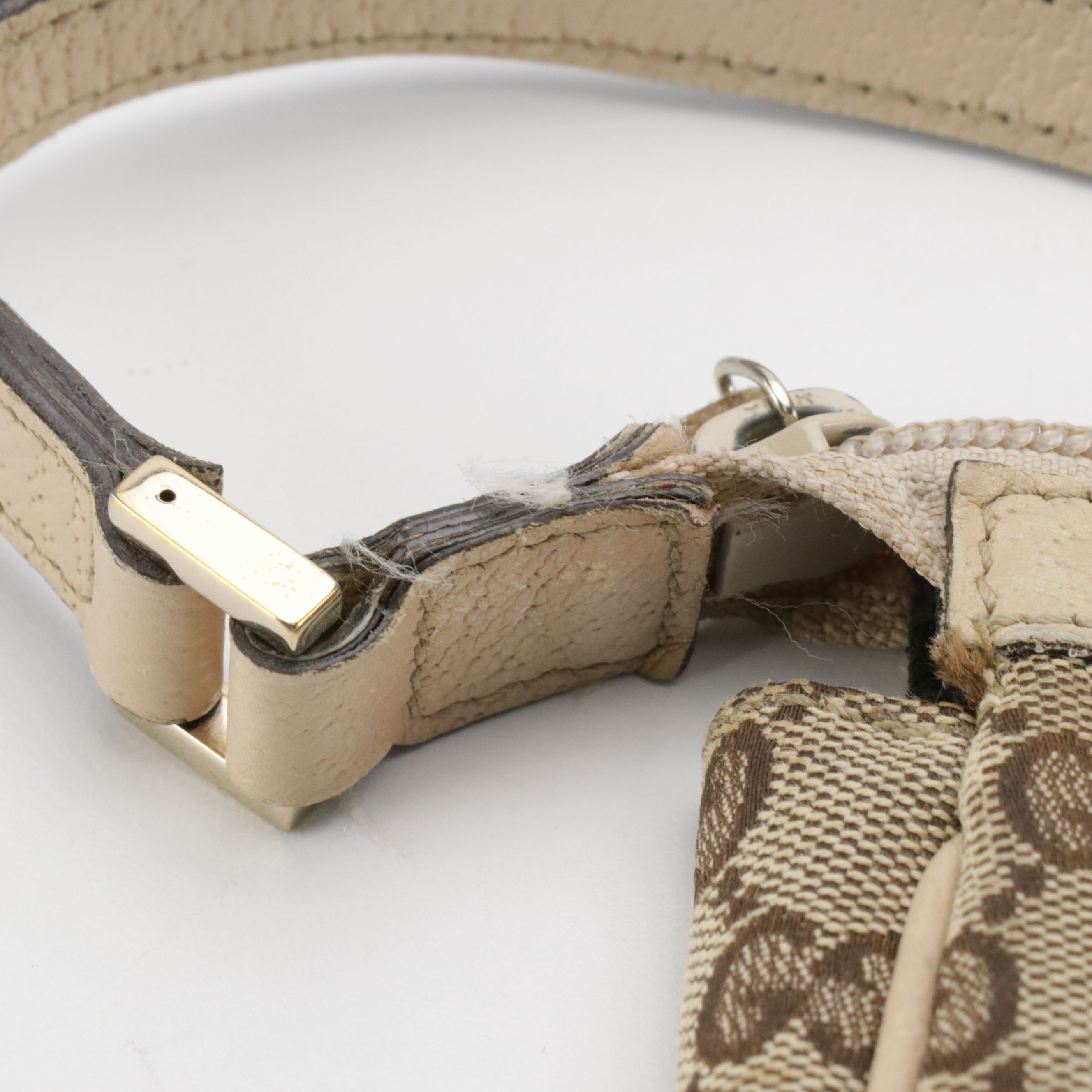 Gucci D-Ring Zip Pochette in GG Canvas and Beige Cinghiale Leather Trim