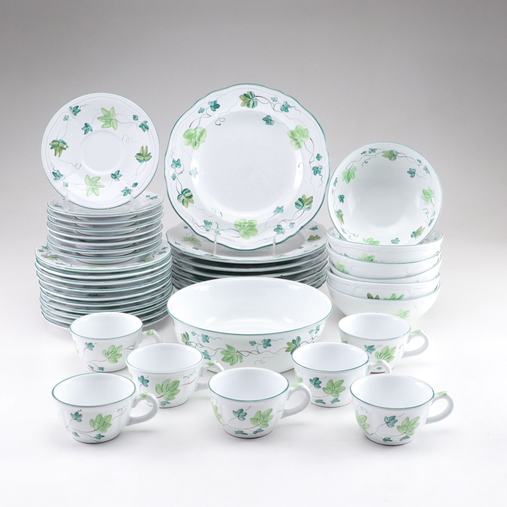 Herend Hand-Painted Leaf and Vine Dinnerware