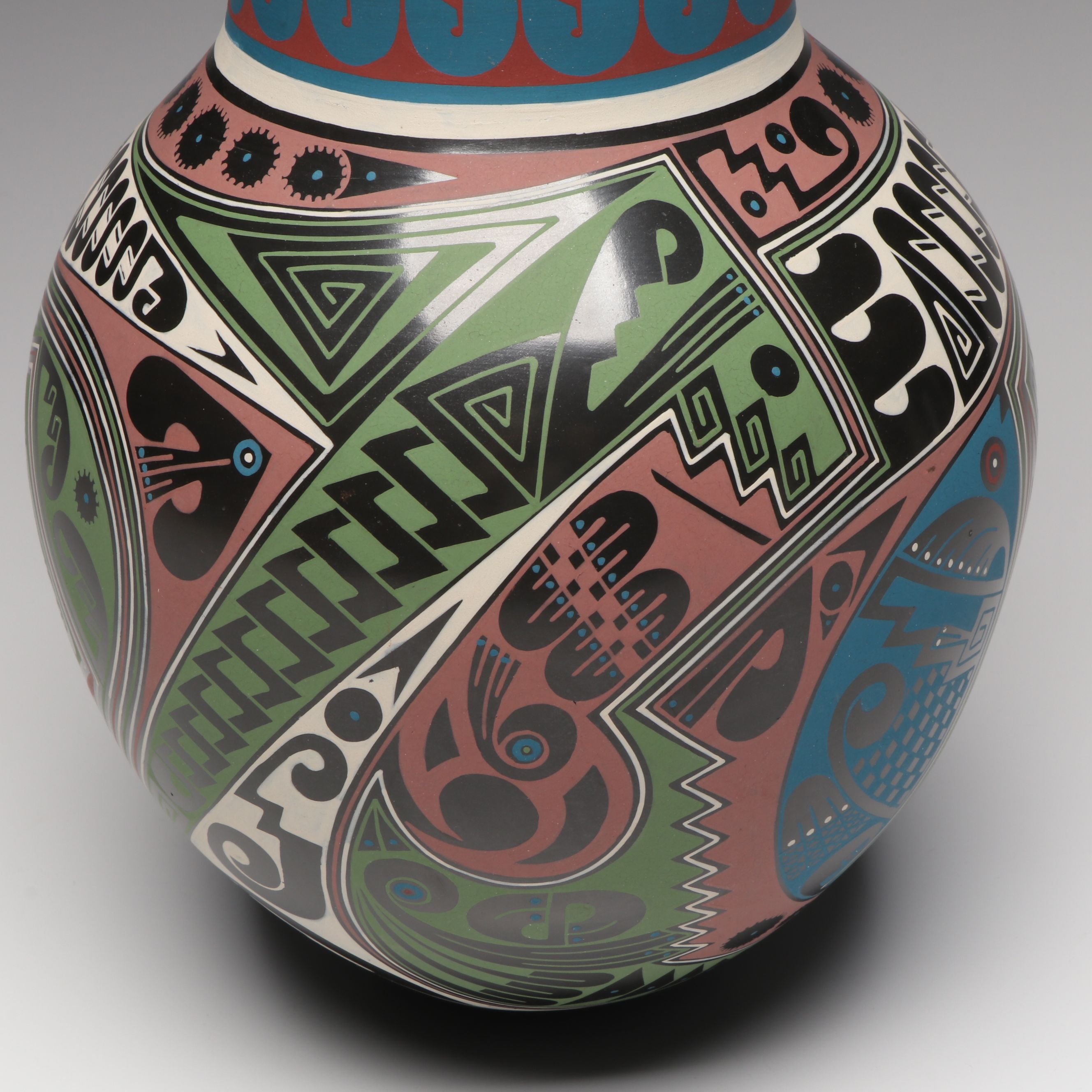 Cesar Navarrete Mata Ortiz Ceramic Vase