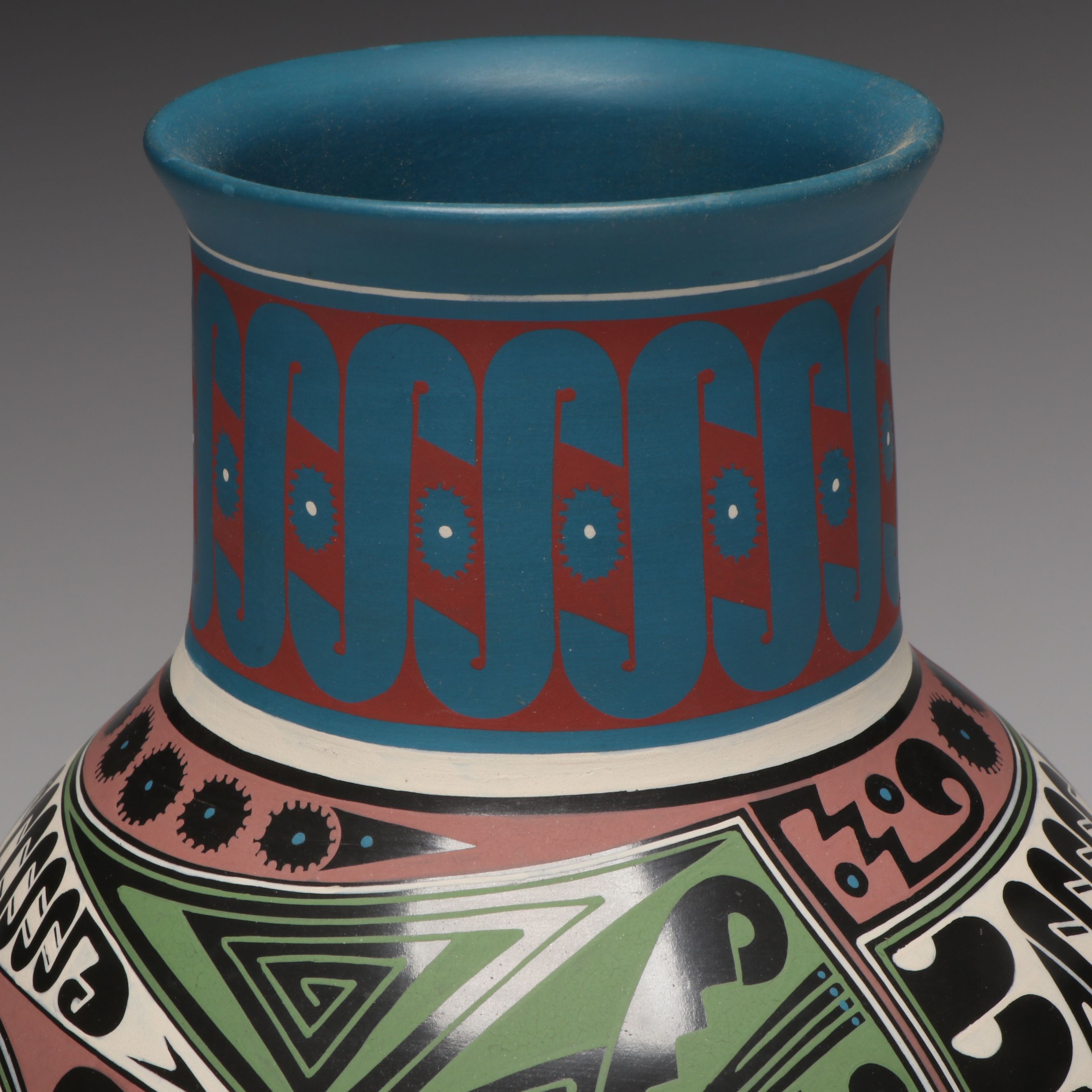 Cesar Navarrete Mata Ortiz Ceramic Vase