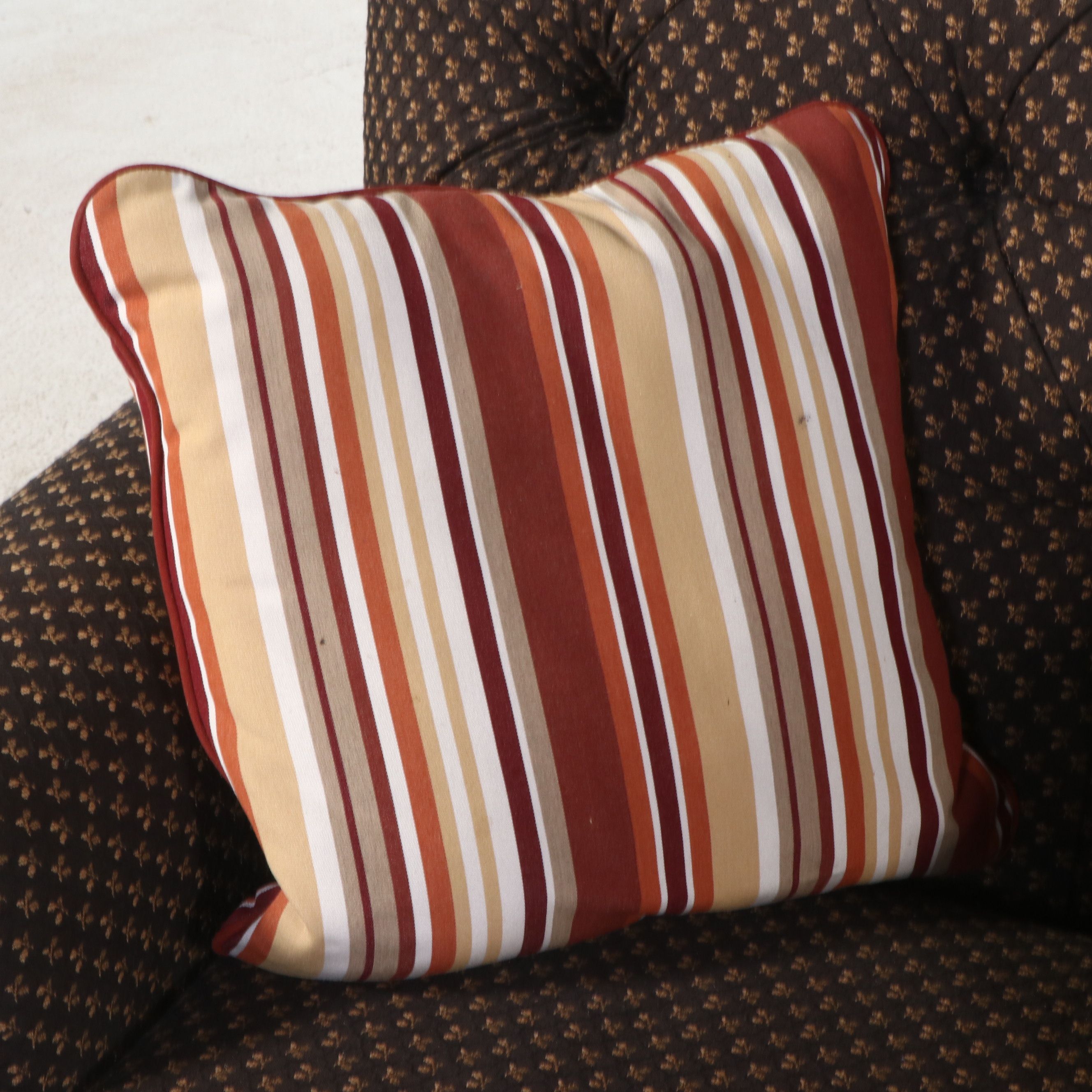 Schnadig French Provincial Style Button-Tufted Fabric Upholstered Loveseat