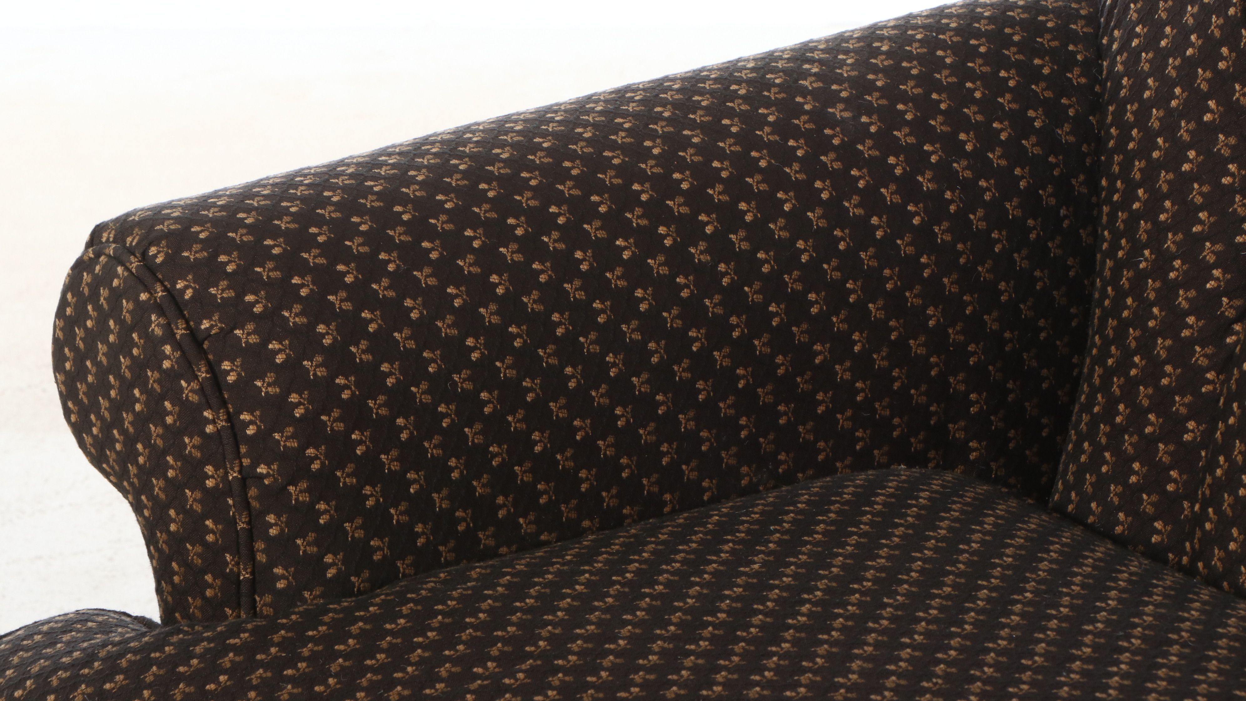 Schnadig French Provincial Style Button-Tufted Fabric Upholstered Loveseat