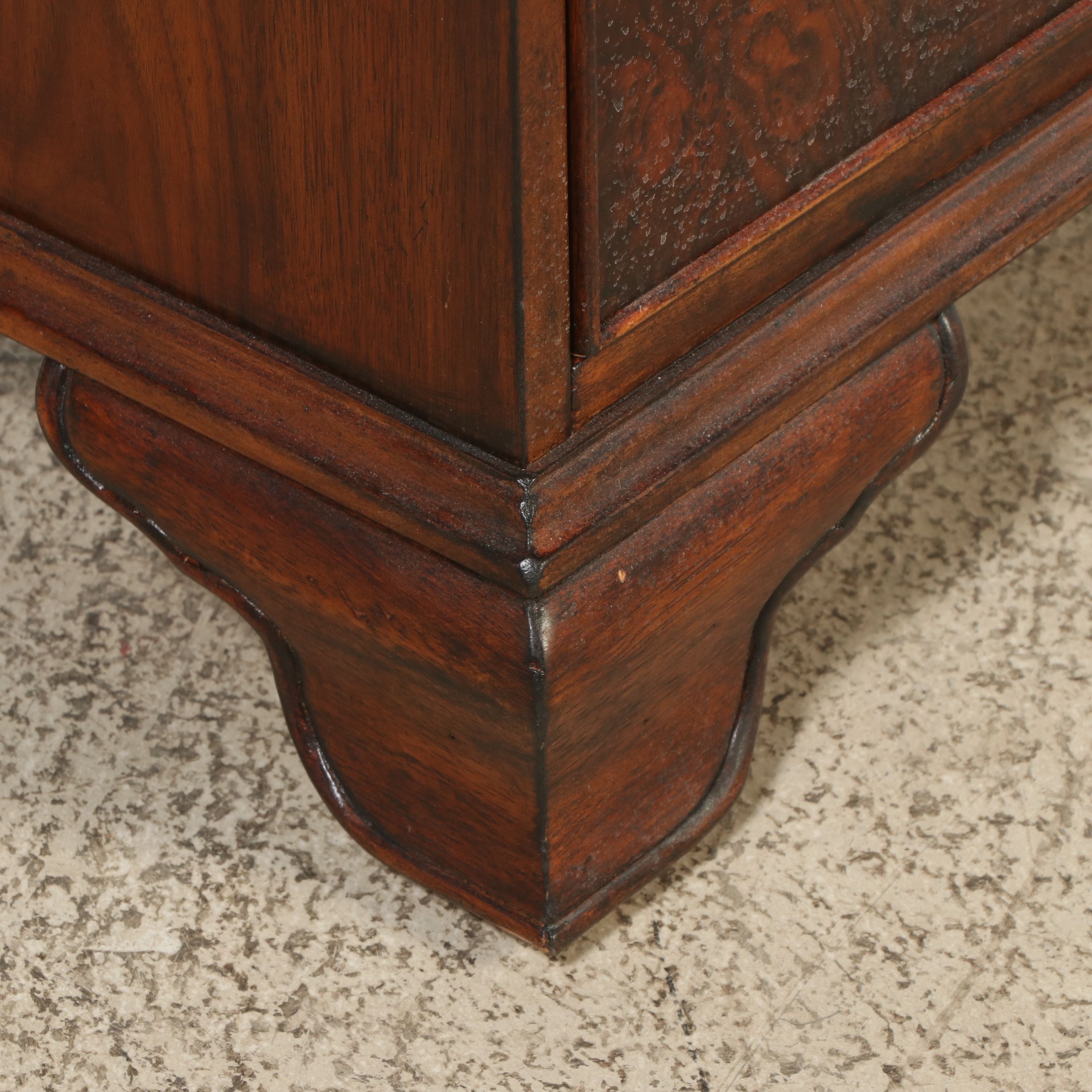 Continents By Broyhill Federal Style Mahogany Gentleman's Dresser