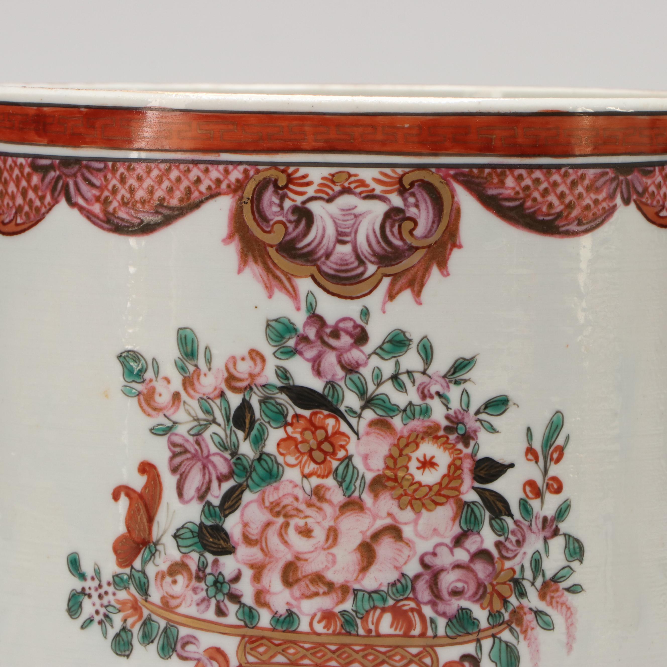 Chinese Export Porcelain "Famille Rose" Brush Pot (Bitong), Late Qing Dynasty