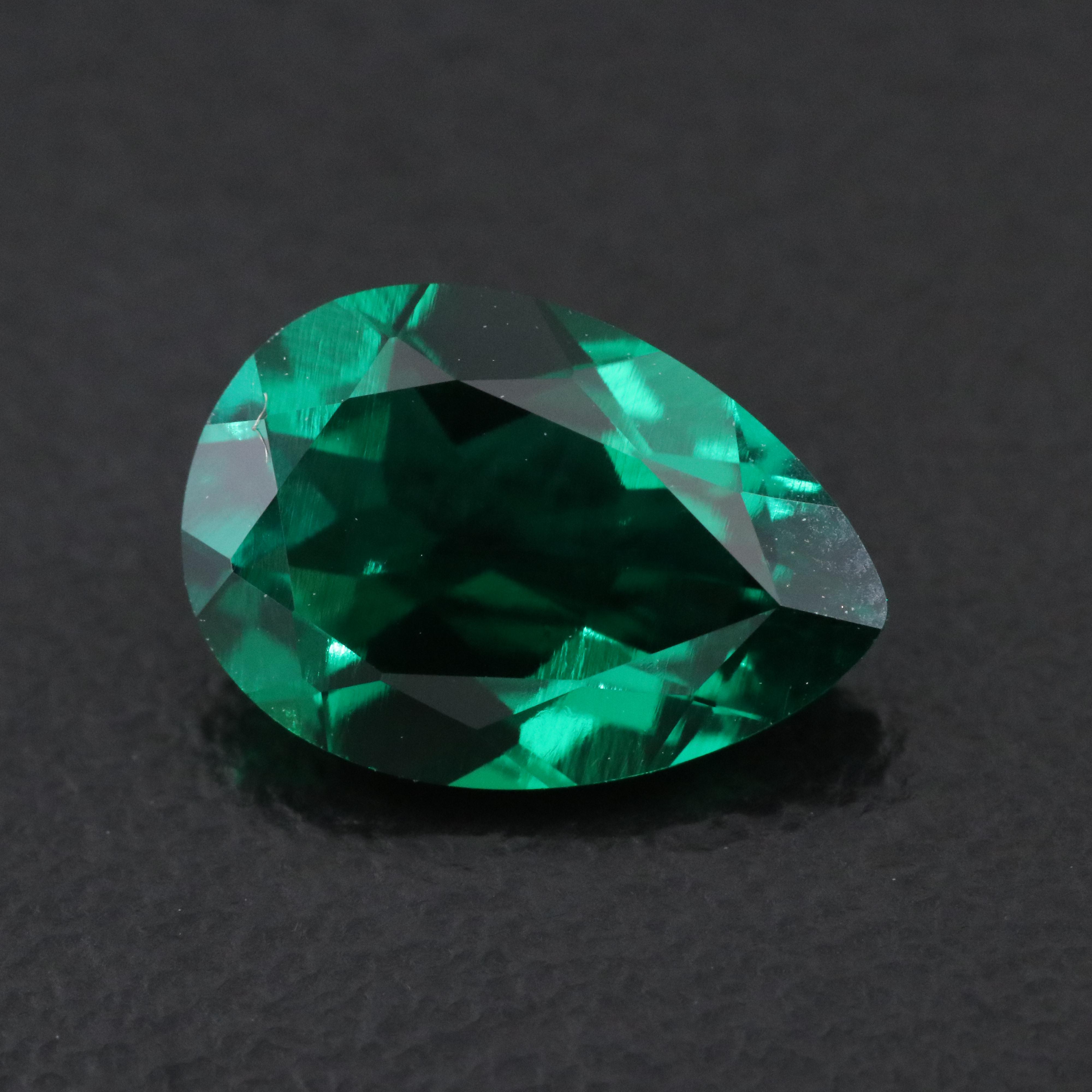 Loose 1.56 CT Lab Grown Emerald