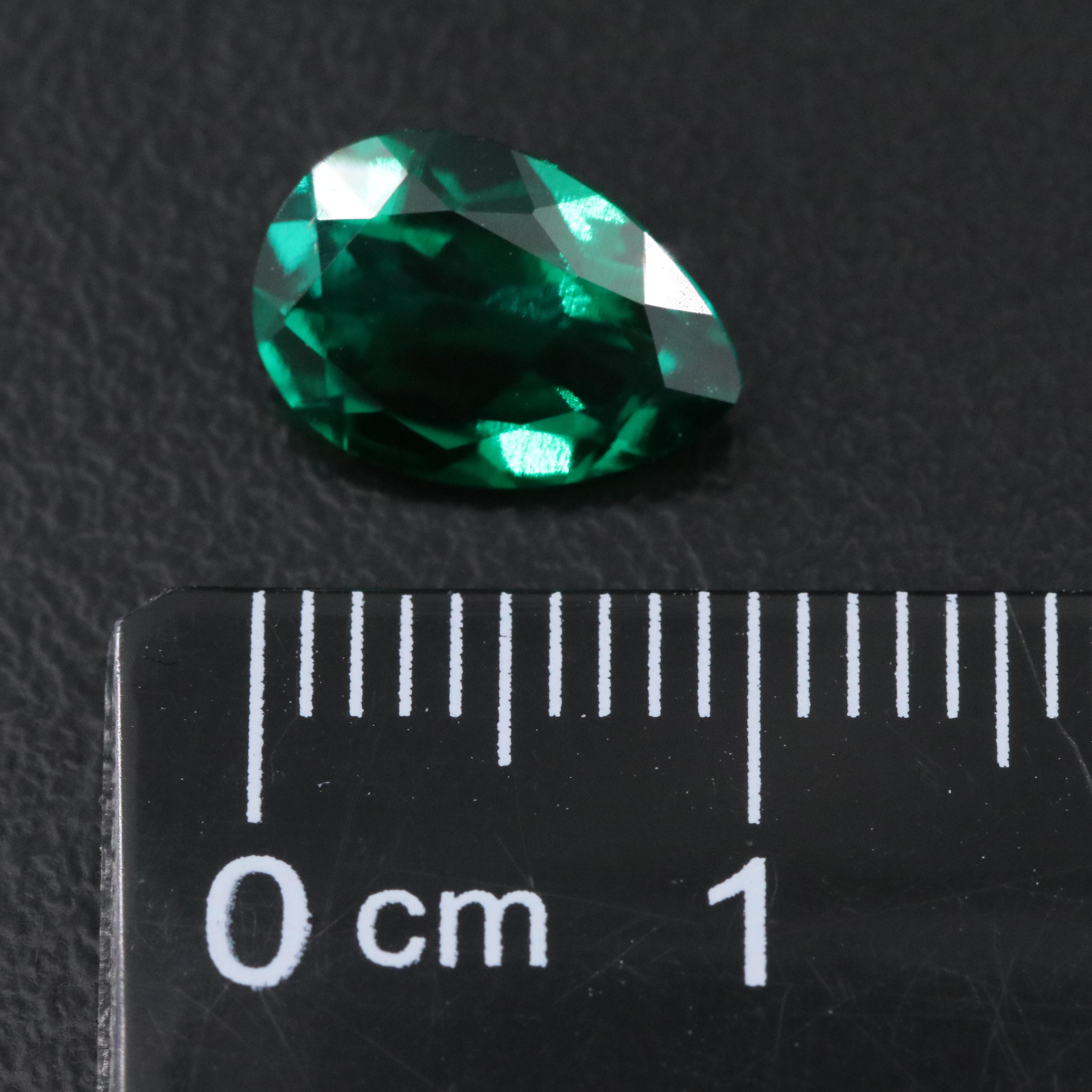 Loose 1.56 CT Lab Grown Emerald