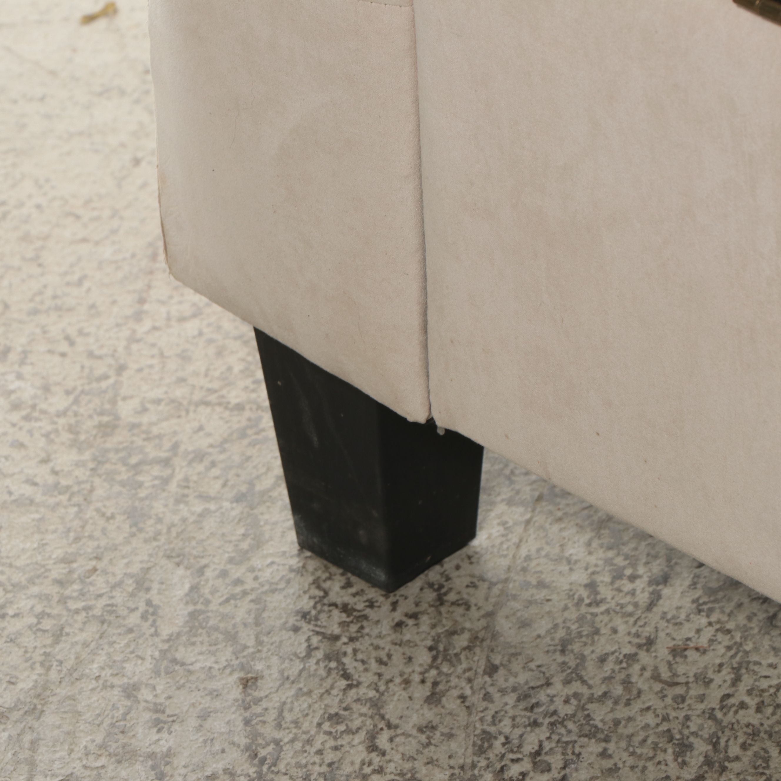 Cream Fabric Upholstered Chaise Lounge with Storage