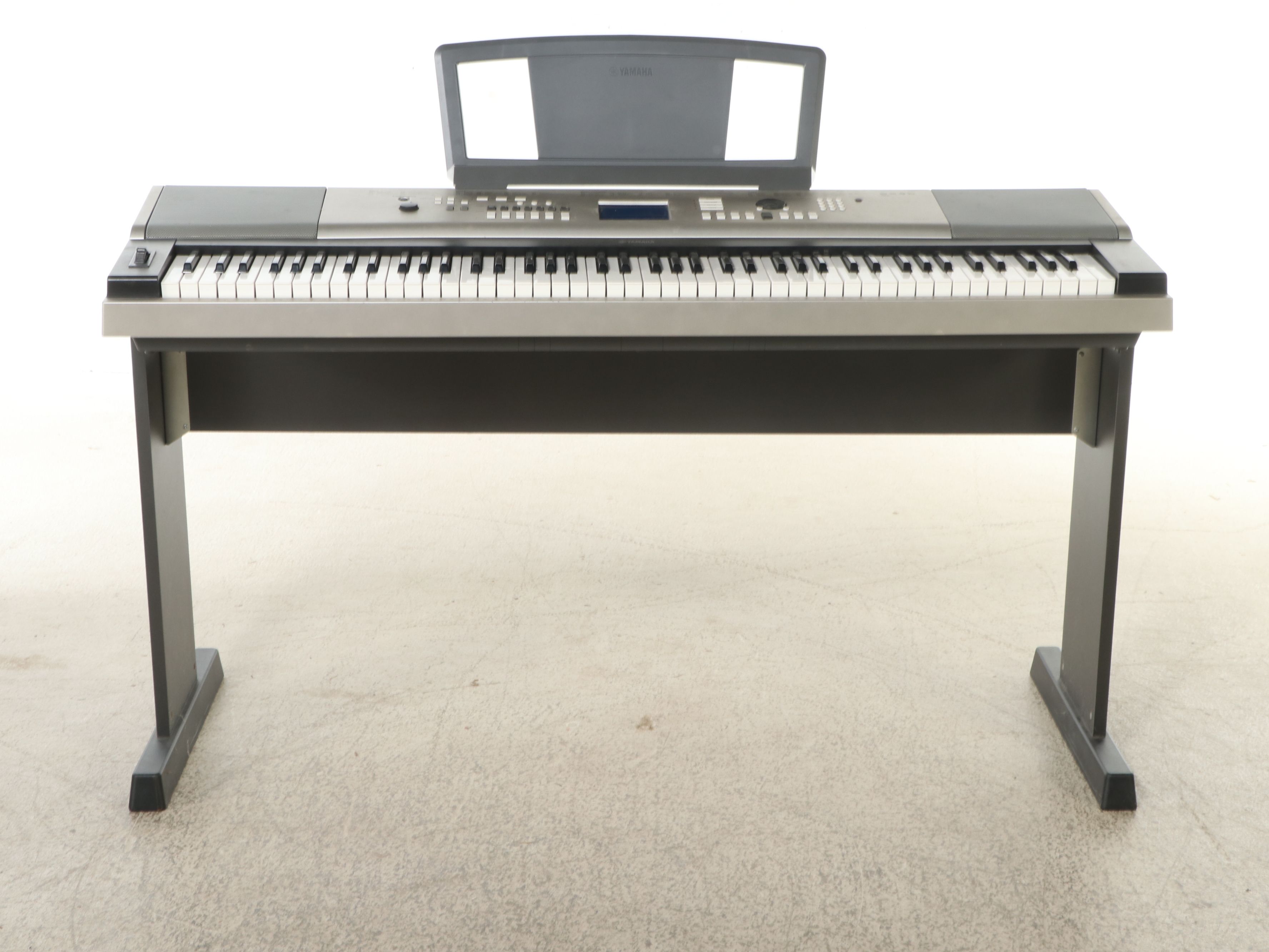Yamaha YPG-535 88-Key Portable Digital Grand Keyboard with Stand
