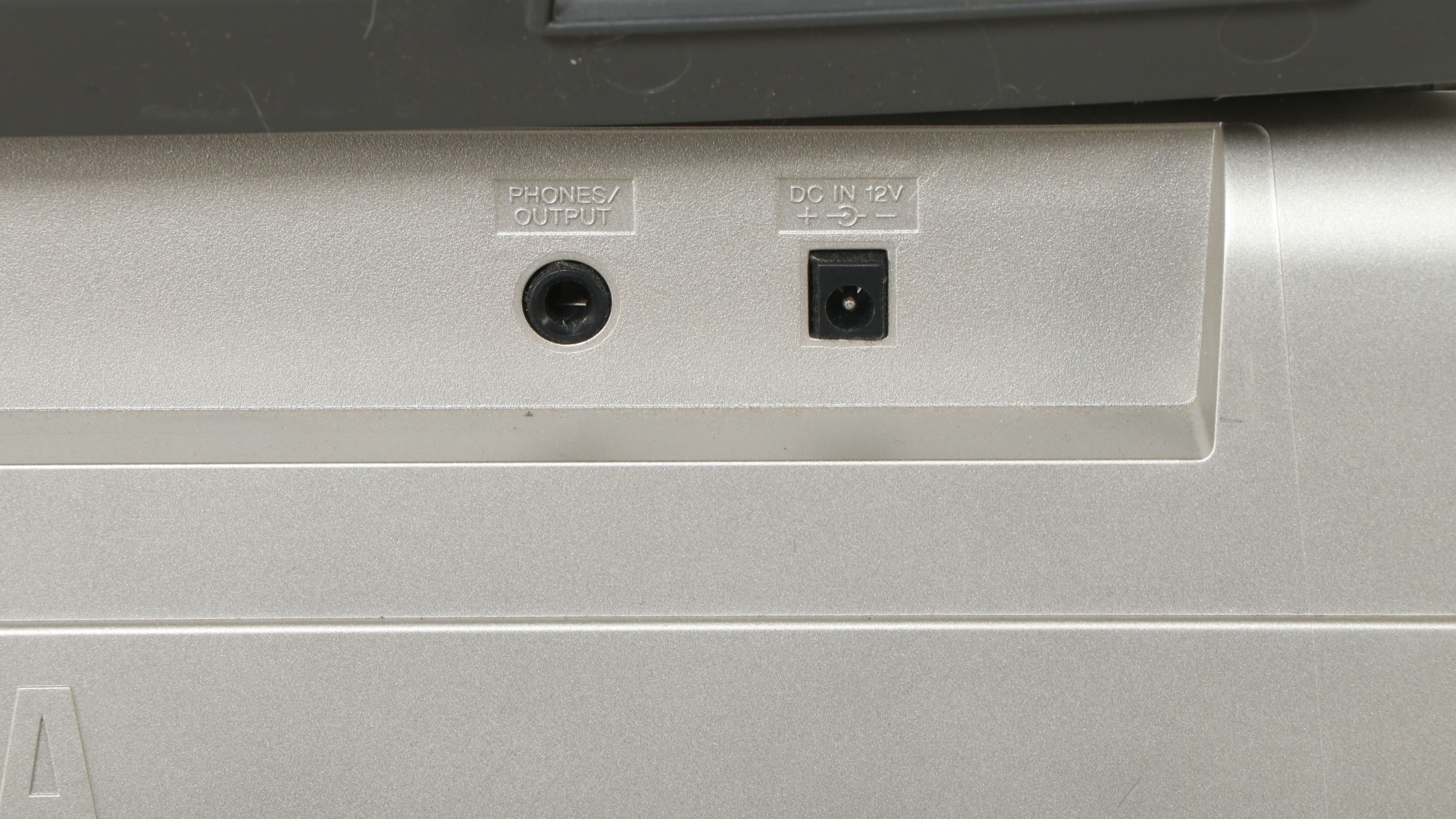 Yamaha YPG-535 88-Key Portable Digital Grand Keyboard with Stand