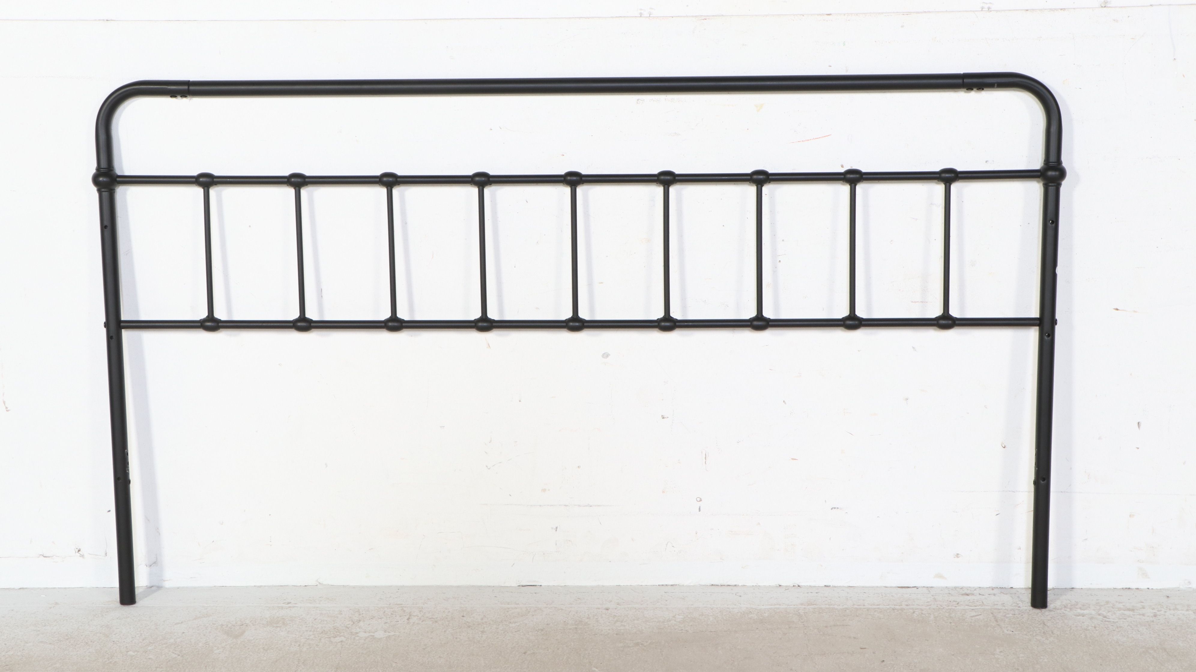 Victorian Style Black Metal Daybed with Trundle