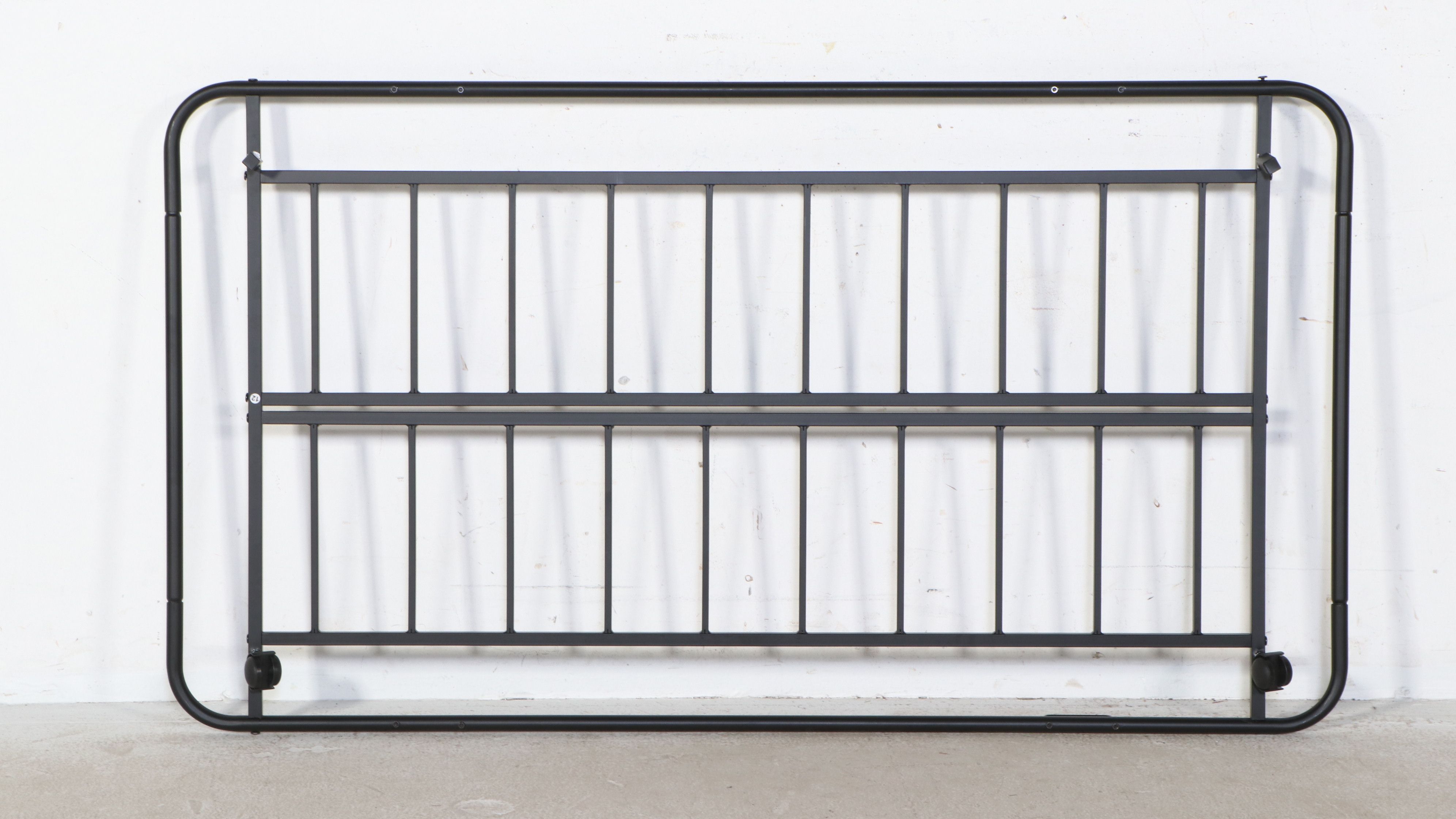 Victorian Style Black Metal Daybed with Trundle