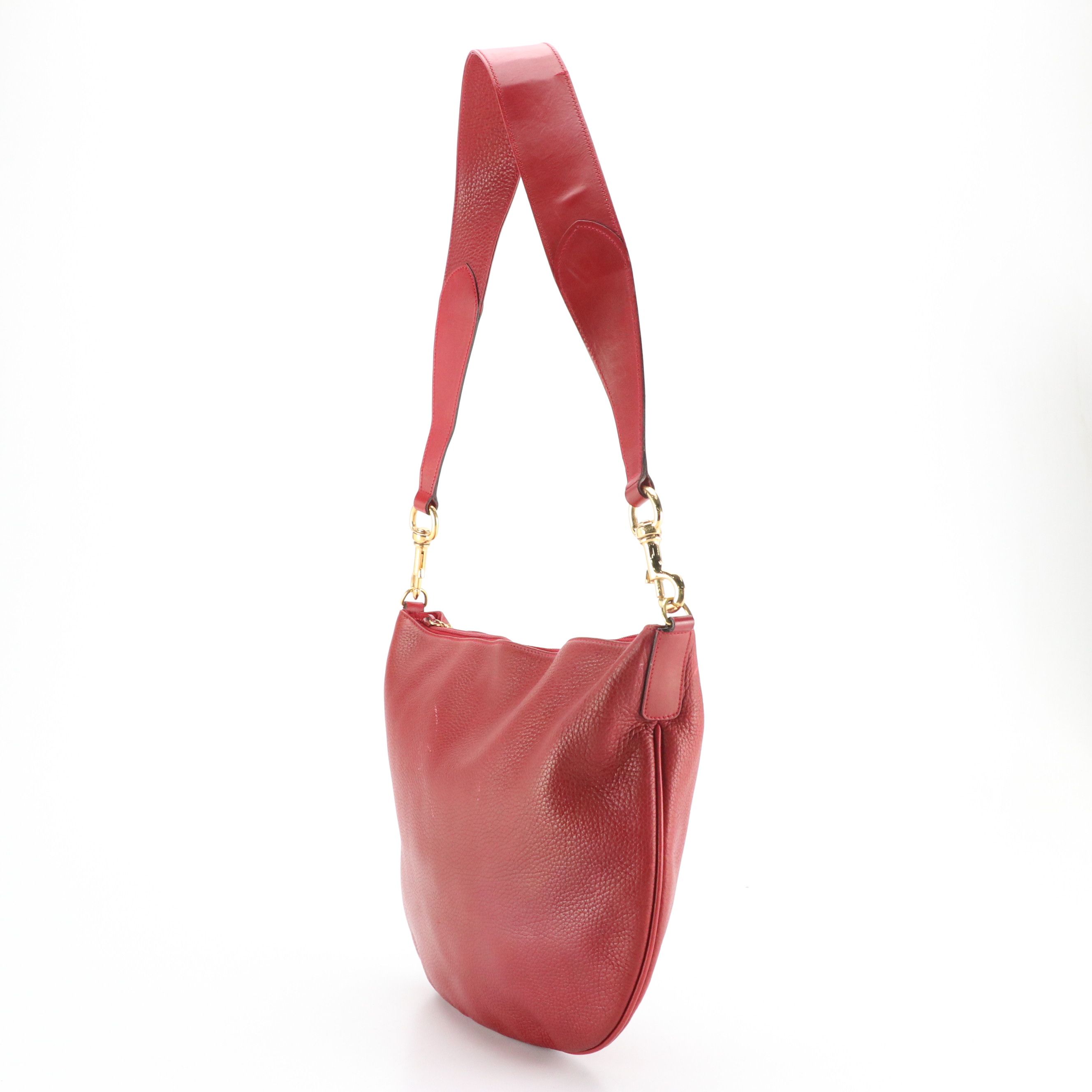 Gucci Zippered Shoulder Bag in Cherry Red Grained Calfskin Leather