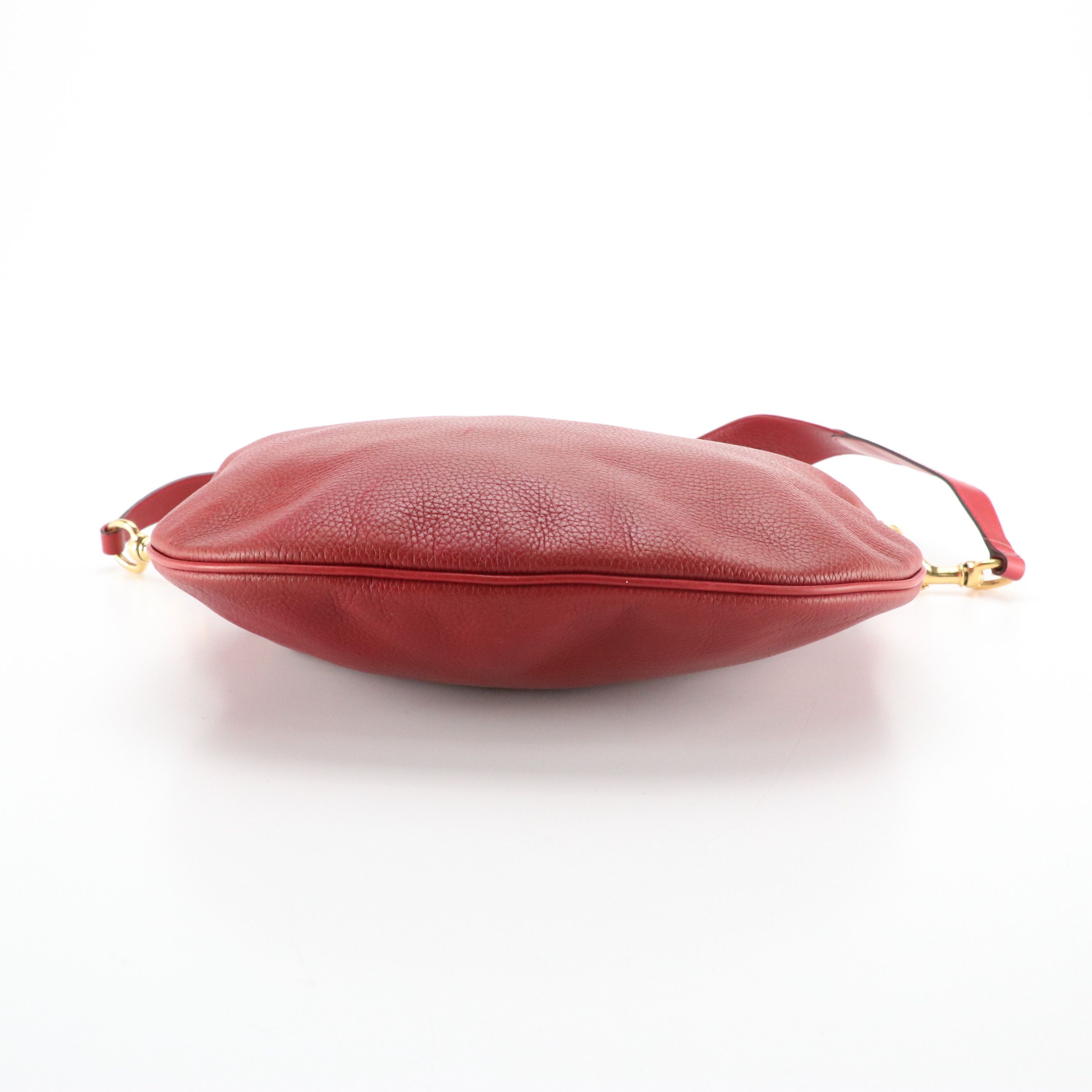 Gucci Zippered Shoulder Bag in Cherry Red Grained Calfskin Leather