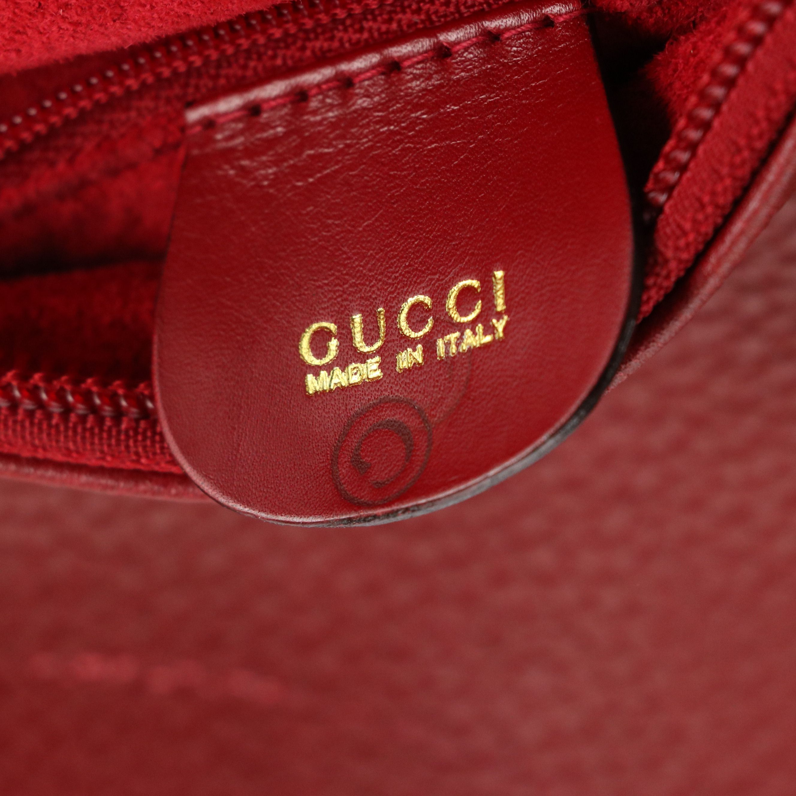Gucci Zippered Shoulder Bag in Cherry Red Grained Calfskin Leather