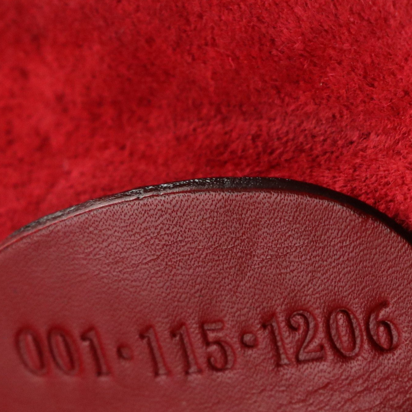 Gucci Zippered Shoulder Bag in Cherry Red Grained Calfskin Leather