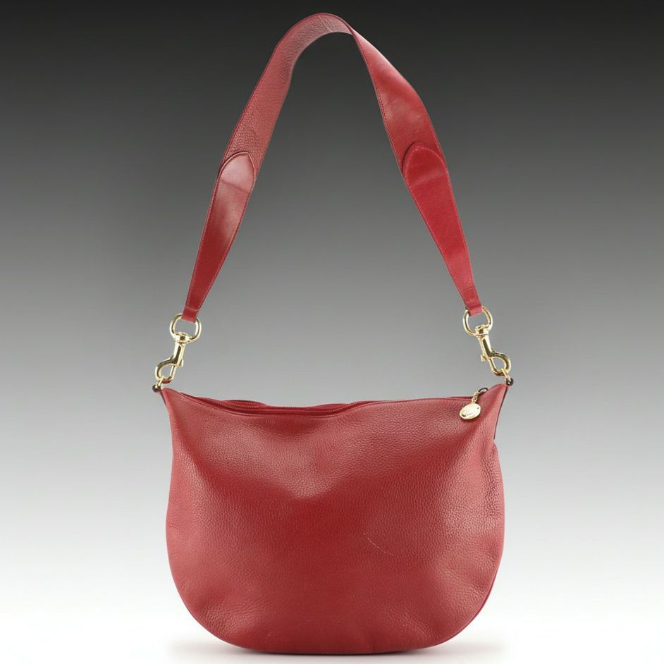 Gucci Zippered Shoulder Bag in Cherry Red Grained Calfskin Leather