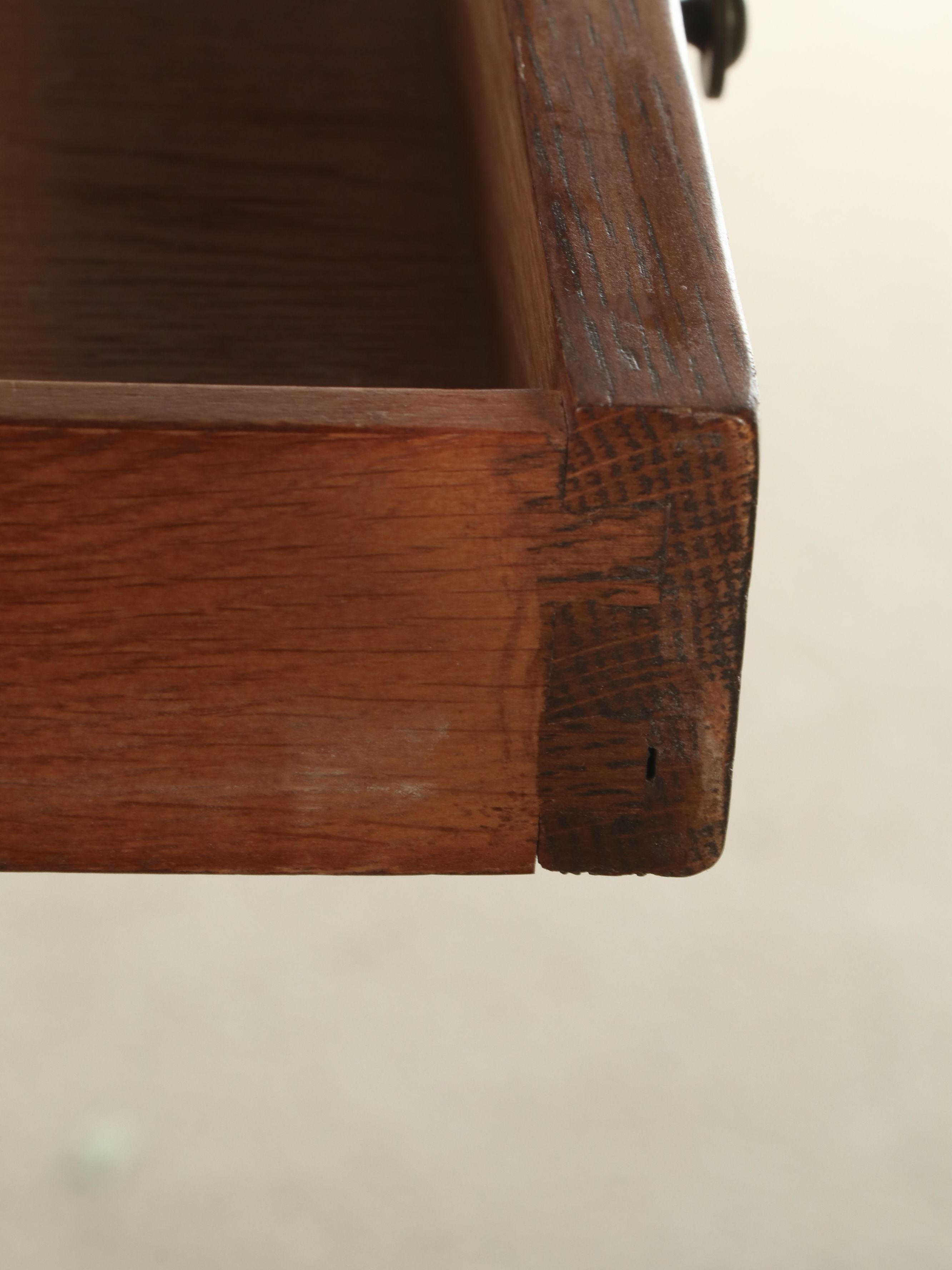 Arts & Crafts Style Oak Extending Table with Mid Century Modern Style Chairs