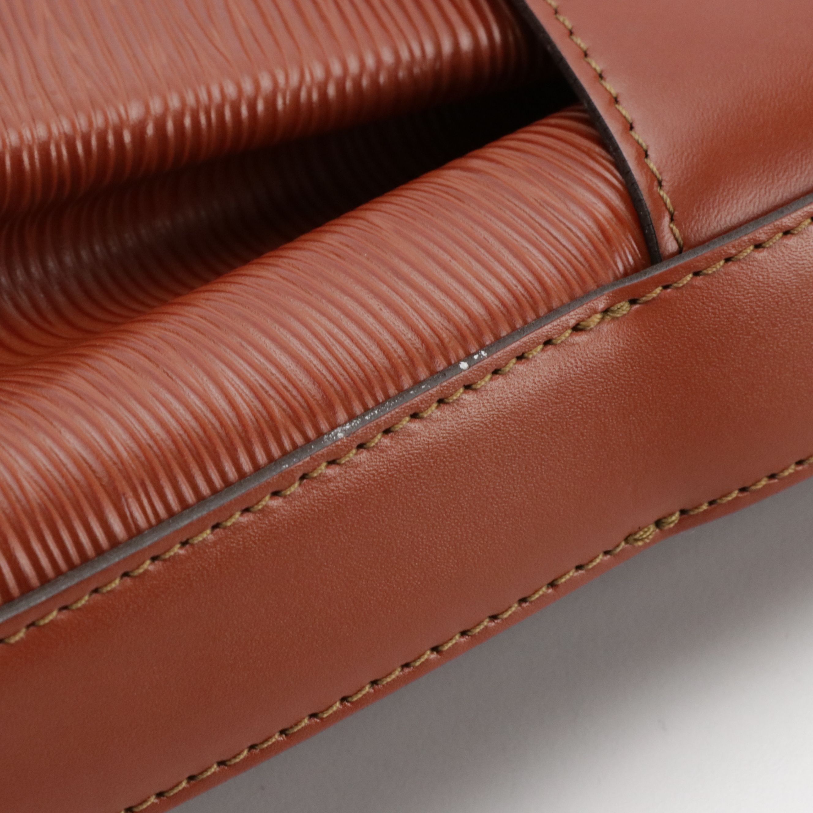 Louis Vuitton Sac D'Epaule GM Bag in Kenyan Fawn Epi and Smooth Leather