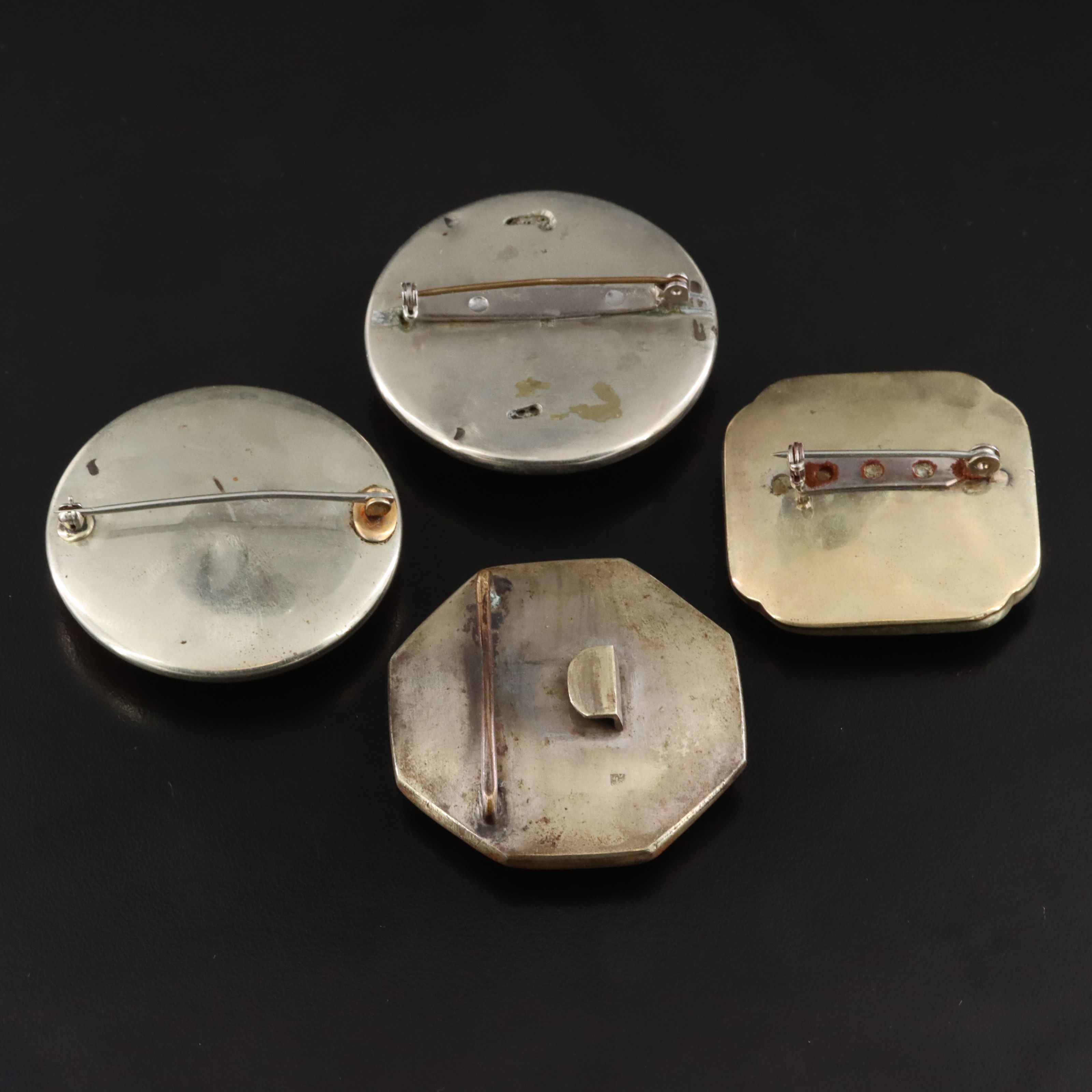 Antique Japanese Satsuma Brooches & Belt Buckle Including Shimazu Clan & Dragon