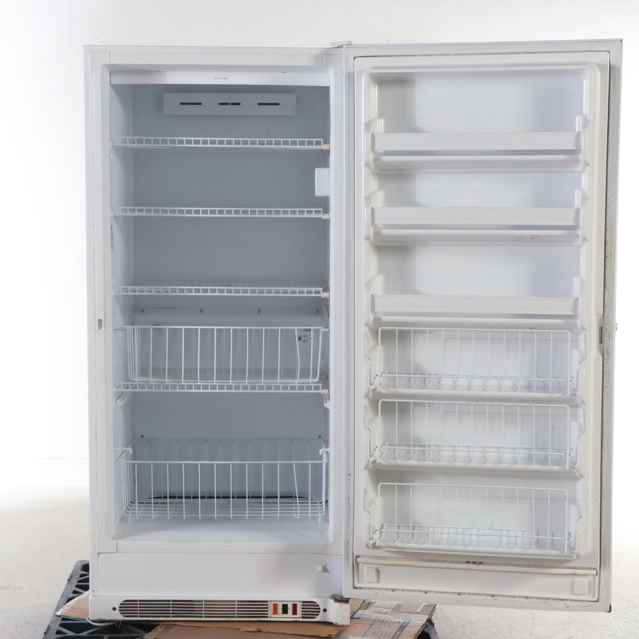 Kenmore 26 Cu.Ft. "Frost Free" White Upright Freezer