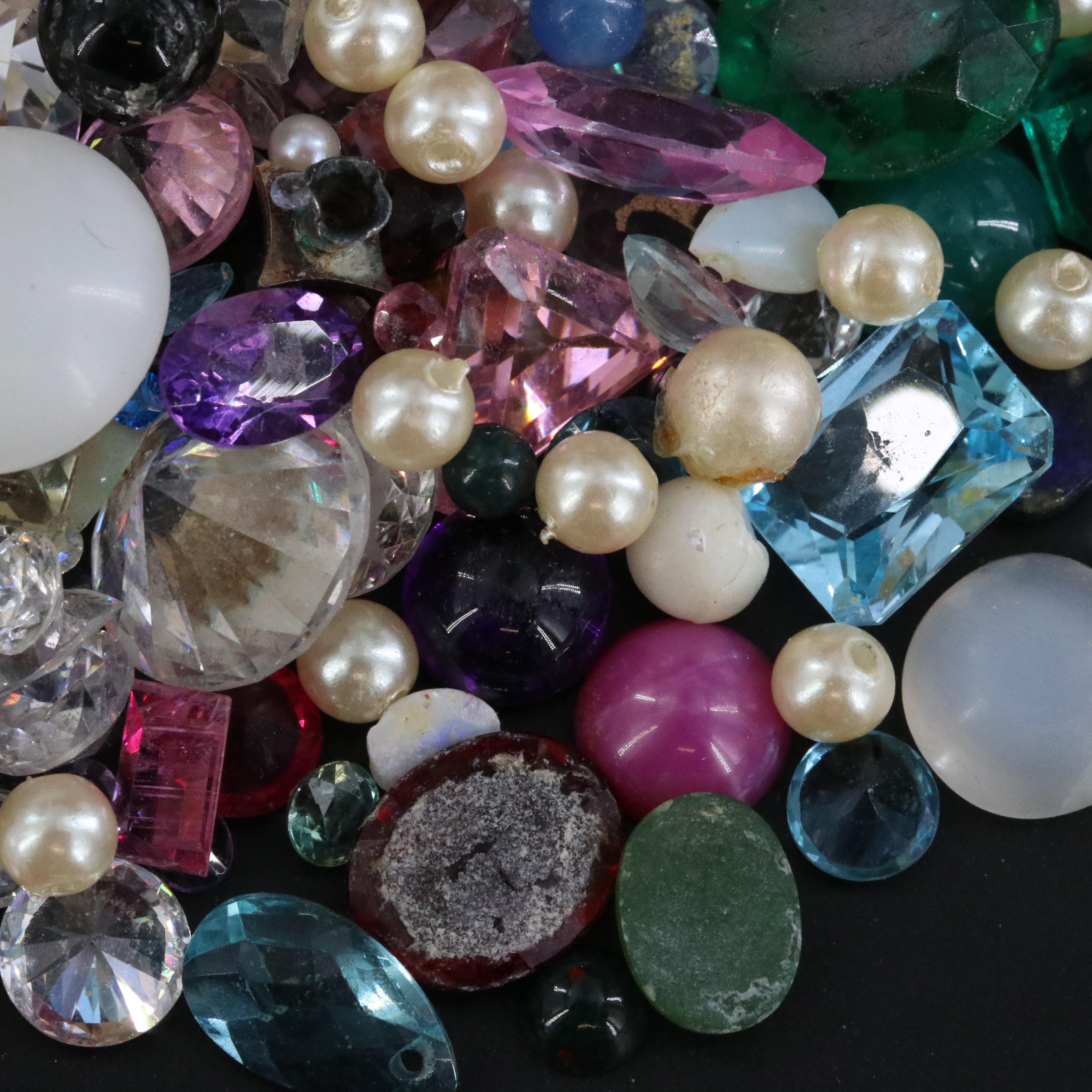 Loose Gemstones Including Topaz, Amethyst and Pearls