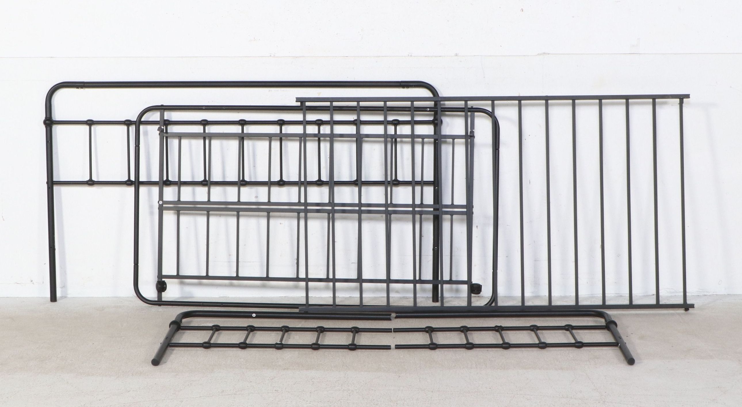 Victorian Style Black Metal Daybed with Trundle