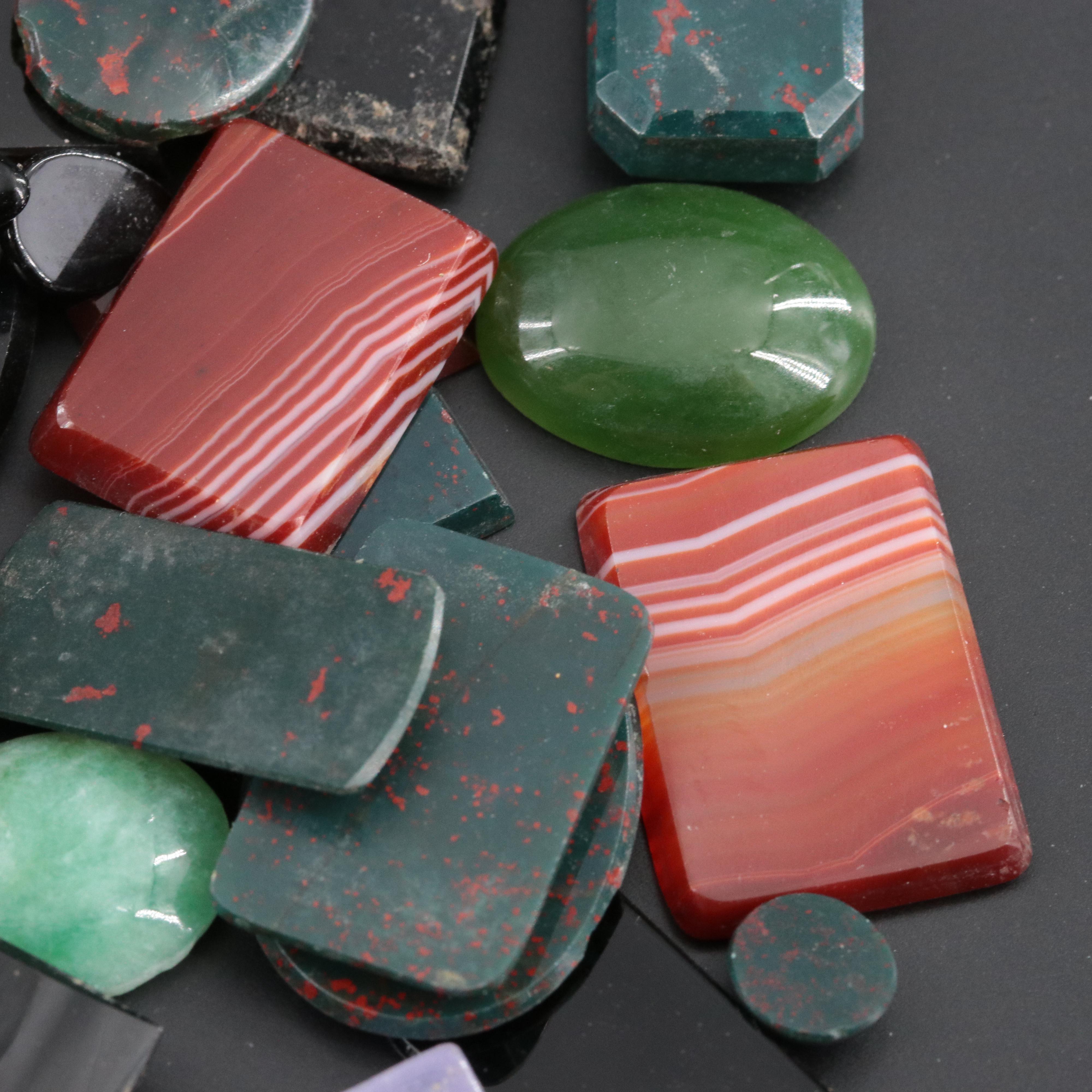 Loose Gemstones Including Agate, Jadeite and Black Onyx